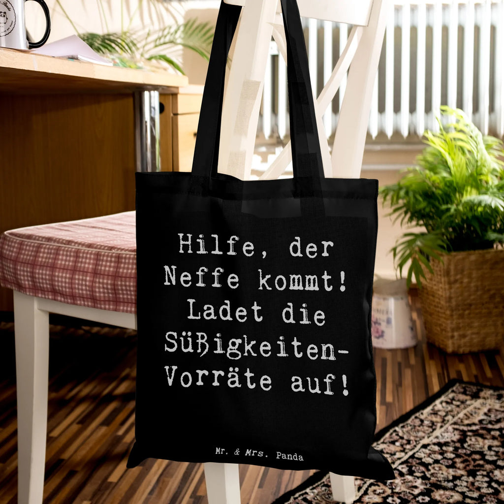 Tote bag Saying Hilfe, der Neffe kommt! Ladet die Süßigkeiten-Vorräte auf! Beuteltasche, Beutel, Einkaufstasche, Jutebeutel, Stoffbeutel, Tasche, Shopper, Umhängetasche, Strandtasche, Schultertasche, Stofftasche, Tragetasche, Badetasche, Jutetasche, Einkaufstüte, Laptoptasche, Familie, Vatertag, Muttertag, Bruder, Schwester, Mama, Papa, Oma, Opa