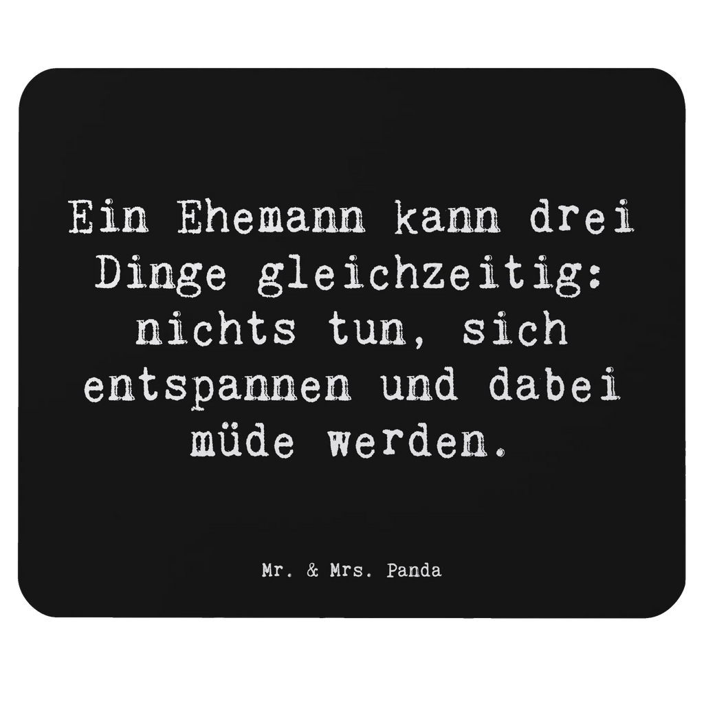 Mouse mat Saying Ein Ehemann kann drei Dinge gleichzeitig: nichts tun, sich entspannen und dabei müde werden. Mousepad, Computer zubehör, Büroausstattung, PC Zubehör, Arbeitszimmer, Mauspad, Einzigartiges Mauspad, Designer Mauspad, Mausunterlage, Mauspad Büro, Familie, Vatertag, Muttertag, Bruder, Schwester, Mama, Papa, Oma, Opa