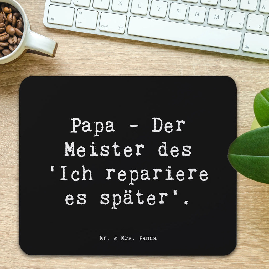 Mouse mat Saying Papa - Der Meister des 'Ich repariere es später'. Mousepad, Computer zubehör, Büroausstattung, PC Zubehör, Arbeitszimmer, Mauspad, Einzigartiges Mauspad, Designer Mauspad, Mausunterlage, Mauspad Büro, Familie, Vatertag, Muttertag, Bruder, Schwester, Mama, Papa, Oma, Opa