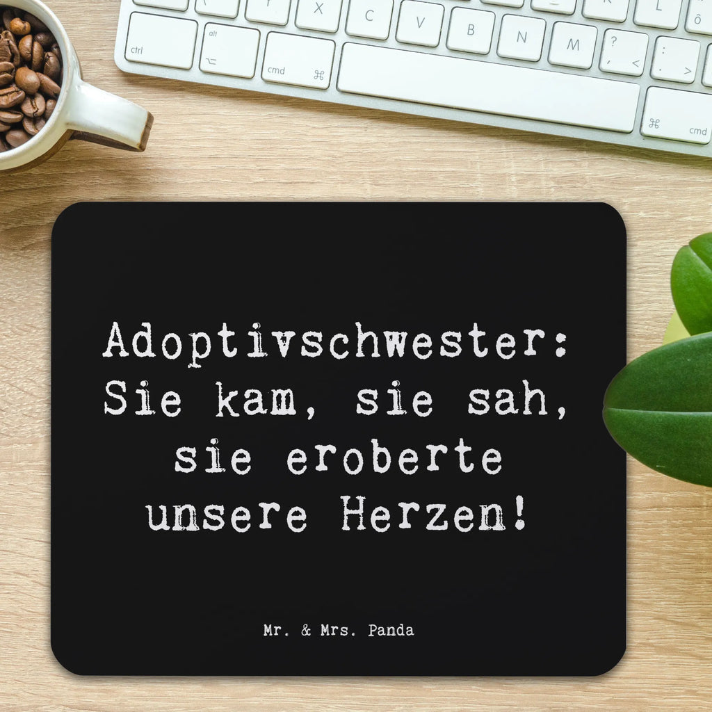 Mouse mat Saying Adoptivschwester: Sie kam, sie sah, sie eroberte unsere Herzen! Mousepad, Computer zubehör, Büroausstattung, PC Zubehör, Arbeitszimmer, Mauspad, Einzigartiges Mauspad, Designer Mauspad, Mausunterlage, Mauspad Büro, Familie, Vatertag, Muttertag, Bruder, Schwester, Mama, Papa, Oma, Opa