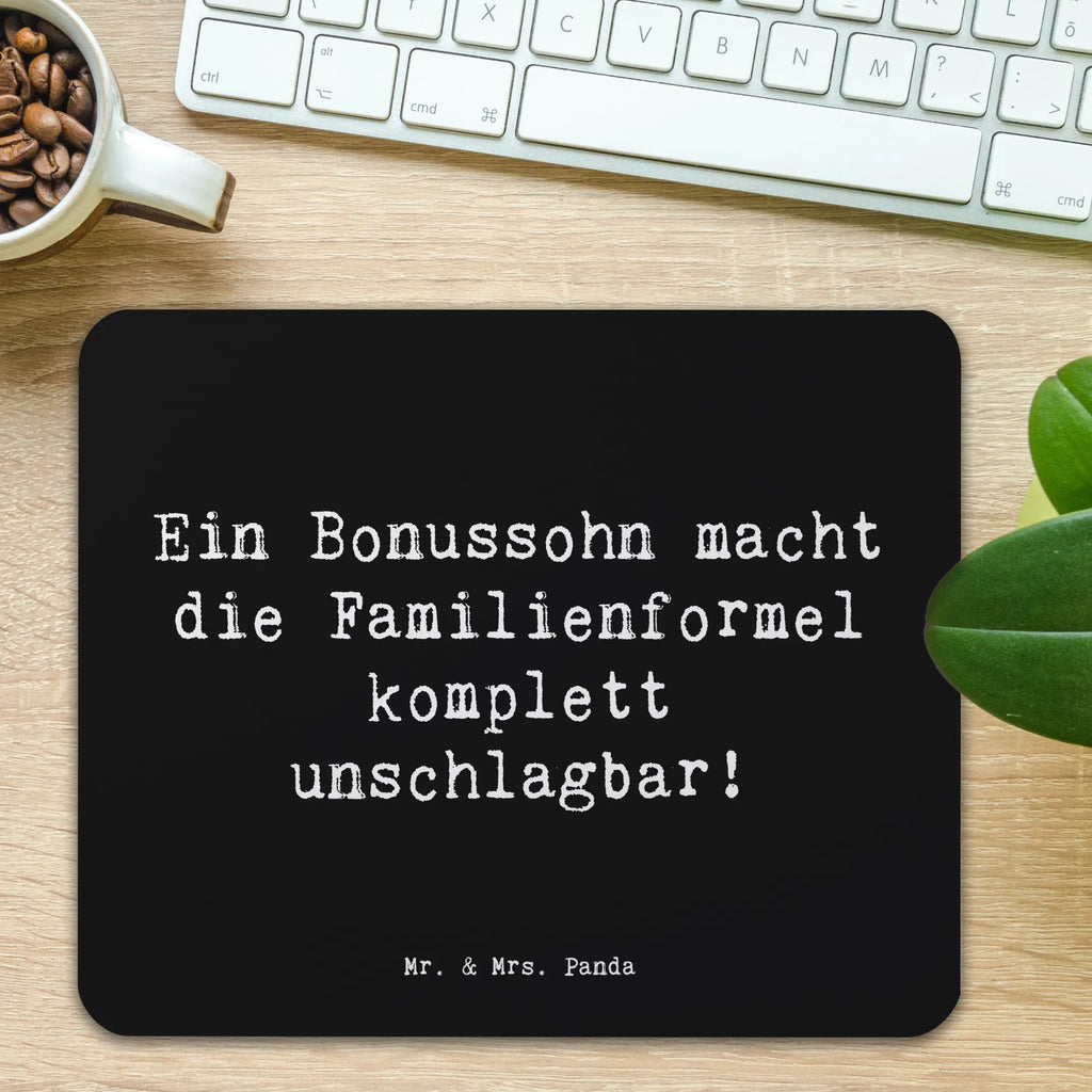 Mouse mat Saying Ein Bonussohn macht die Familienformel komplett unschlagbar! Mousepad, Computer zubehör, Büroausstattung, PC Zubehör, Arbeitszimmer, Mauspad, Einzigartiges Mauspad, Designer Mauspad, Mausunterlage, Mauspad Büro, Familie, Vatertag, Muttertag, Bruder, Schwester, Mama, Papa, Oma, Opa