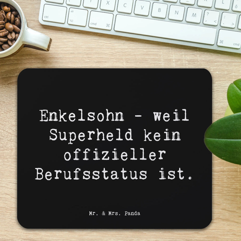 Podkładka pod mysz Przysłowie Enkelsohn - weil Superheld kein offizieller Berufsstatus ist. Mousepad, Computer zubehör, Büroausstattung, PC Zubehör, Arbeitszimmer, Mauspad, Einzigartiges Mauspad, Designer Mauspad, Mausunterlage, Mauspad Büro, Familie, Vatertag, Muttertag, Bruder, Schwester, Mama, Papa, Oma, Opa