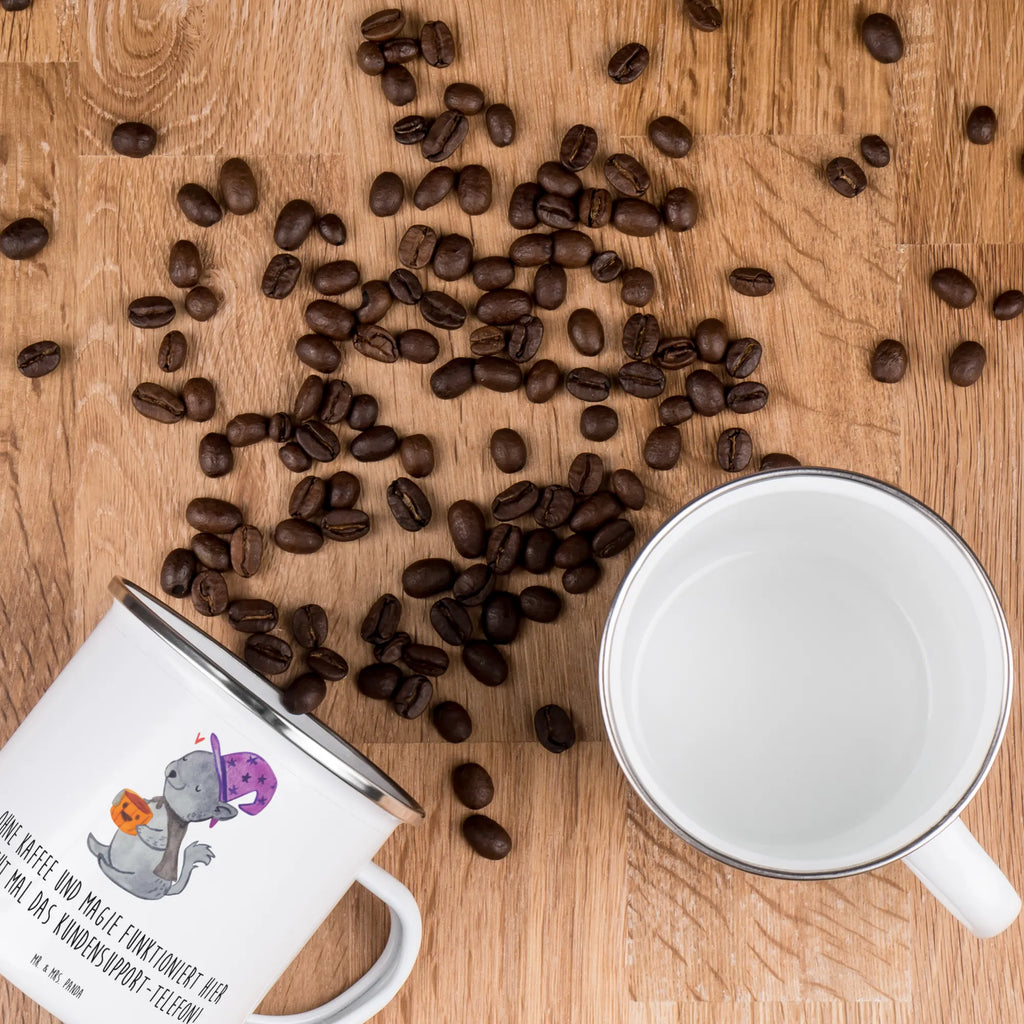 Enamel camping mug Ohne Kaffee und Magie funktioniert hier nicht mal das Kundensupport-Telefon! reisetasse, Teetasse, Kaffeetasse, Becher, Reisebecher, blechbecher, Trinkbecher, Pott, Emailletasse, Teebecher, wandertasse, Metalltasse, Campingtasse, Campingbecher, Kaffeebecher, Tasse, Blechtasse, Emaille Tasse, Emaille Becher, emaillebecher, wanderbecher, Tasse Emaille, metallbecher, becher emaille, Geschenk, Schenken, Jubiläum, Danke, Dankeschön, Beruf, Ausbildung, Abschied, Rente, Kollege, Kollegin, Arbeitskollege, Mitarbeiter, Firma