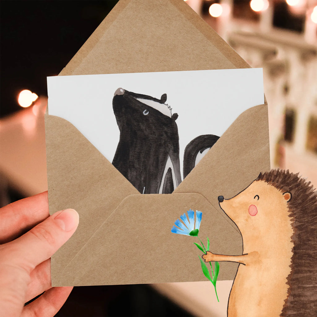 Deluxe Karte Stinktier Sitzen Grußkarte, doppelkarte, anlasskarte, Glückwunschkarte, faltkarte, Klappkarte, Stinktier, Skunk, Büro, Stinker, Wildtier, Recht, Stinki, Spruch, Raubtier, Besserwisser