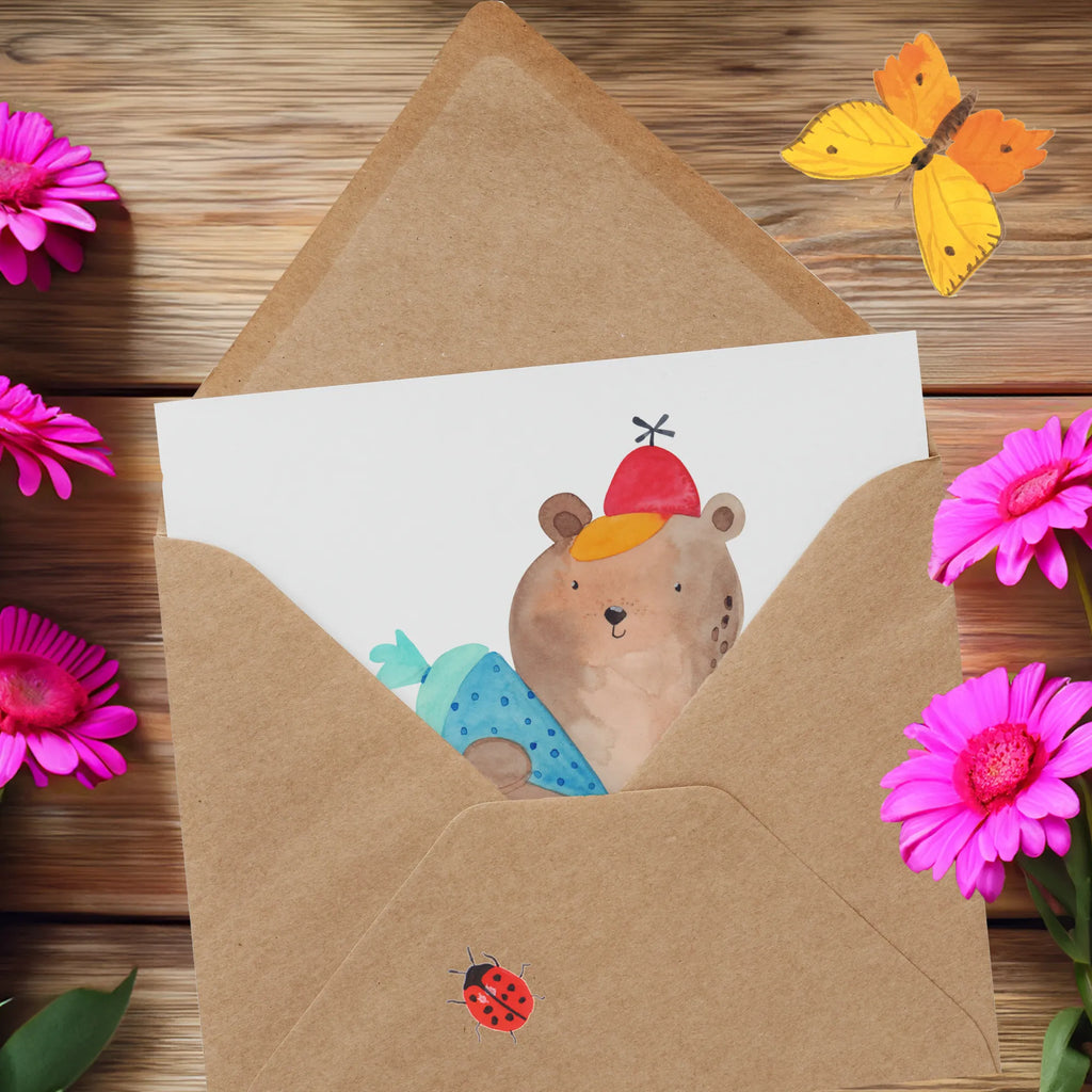 Deluxe Karte Bär Schultüte Hochwertige Klappkarte, Karte, Geburtstagskarte, Einladungskarte, Klappkarte, Glückwunschkarte, Hochzeitskarte, Grußkarte, Hochwertige Grußkarte, Bär, Teddy, Teddybär, Bär Motiv, Einschulung Geschenk, Erster Schultag Geschenk, Grundschule, Schule Geschenk, Schulanfang, Schultüte, Schulbeginn