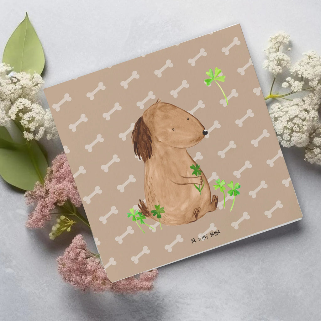 Deluxe Karte Hund Kleeblatt Hochzeitskarte, Einladungskarte, Karte, Geburtstagskarte, Hochwertige Grußkarte, Glückwunschkarte, Hochwertige Klappkarte, Grußkarte, Klappkarte, Hund, Hundemotiv, Haustier, Hunderasse, Tierliebhaber, Hundebesitzer, Sprüche, Neuanfang, Tagträume, Glücksbringer, Geschenk, Selbstliebe, Motivation, Achtsamkeit, Kleeblatt, Glück