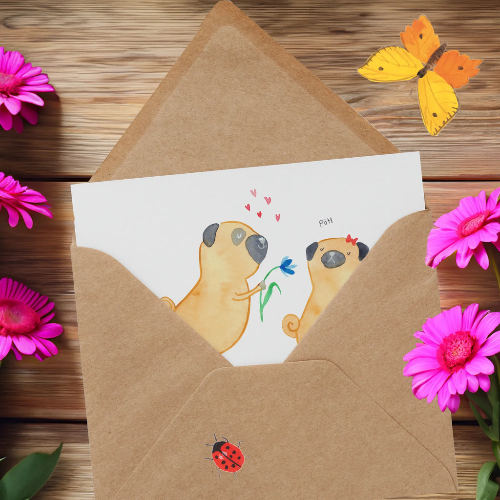 Deluxe Karte Mops Verliebt Grußkarte, Hochwertige Grußkarte, Einladungskarte, Karte, Hochzeitskarte, Klappkarte, Geburtstagskarte, Hochwertige Klappkarte, Glückwunschkarte, Hund, Hundemotiv, Haustier, Hunderasse, Tierliebhaber, Hundebesitzer, Sprüche, Geschenk Freund, Möpse, Liebe, Mops, verliebt, Liebesspruch. Verlobt, Partner, Hundeliebe