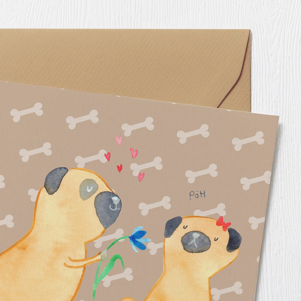 Deluxe Karte Mops Verliebt Grußkarte, Hochwertige Grußkarte, Einladungskarte, Karte, Hochzeitskarte, Klappkarte, Geburtstagskarte, Hochwertige Klappkarte, Glückwunschkarte, Hund, Hundemotiv, Haustier, Hunderasse, Tierliebhaber, Hundebesitzer, Sprüche, Geschenk Freund, Möpse, Liebe, Mops, verliebt, Liebesspruch. Verlobt, Partner, Hundeliebe