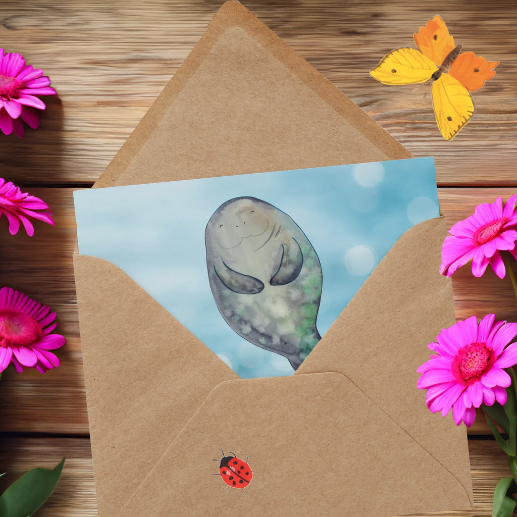 Deluxe Card manatee happy Hochwertige Grußkarte, Hochwertige Klappkarte, Grußkarte, Klappkarte, Glückwunschkarte, Karte, Einladungskarte, Hochzeitskarte, Geburtstagskarte, Meerestiere, Meer, Urlaub, Liebeskummer, Freundin, Seekühe, Selbstliebe, Neuanfang, Seekuh, Respekt, Neustart, Zufrieden, Achtsamkeit