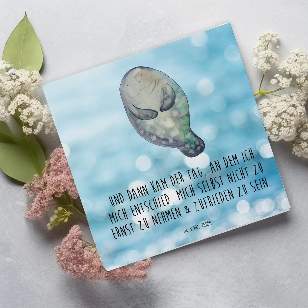 Deluxe Card manatee happy Hochwertige Grußkarte, Hochwertige Klappkarte, Grußkarte, Klappkarte, Glückwunschkarte, Karte, Einladungskarte, Hochzeitskarte, Geburtstagskarte, Meerestiere, Meer, Urlaub, Liebeskummer, Freundin, Seekühe, Selbstliebe, Neuanfang, Seekuh, Respekt, Neustart, Zufrieden, Achtsamkeit