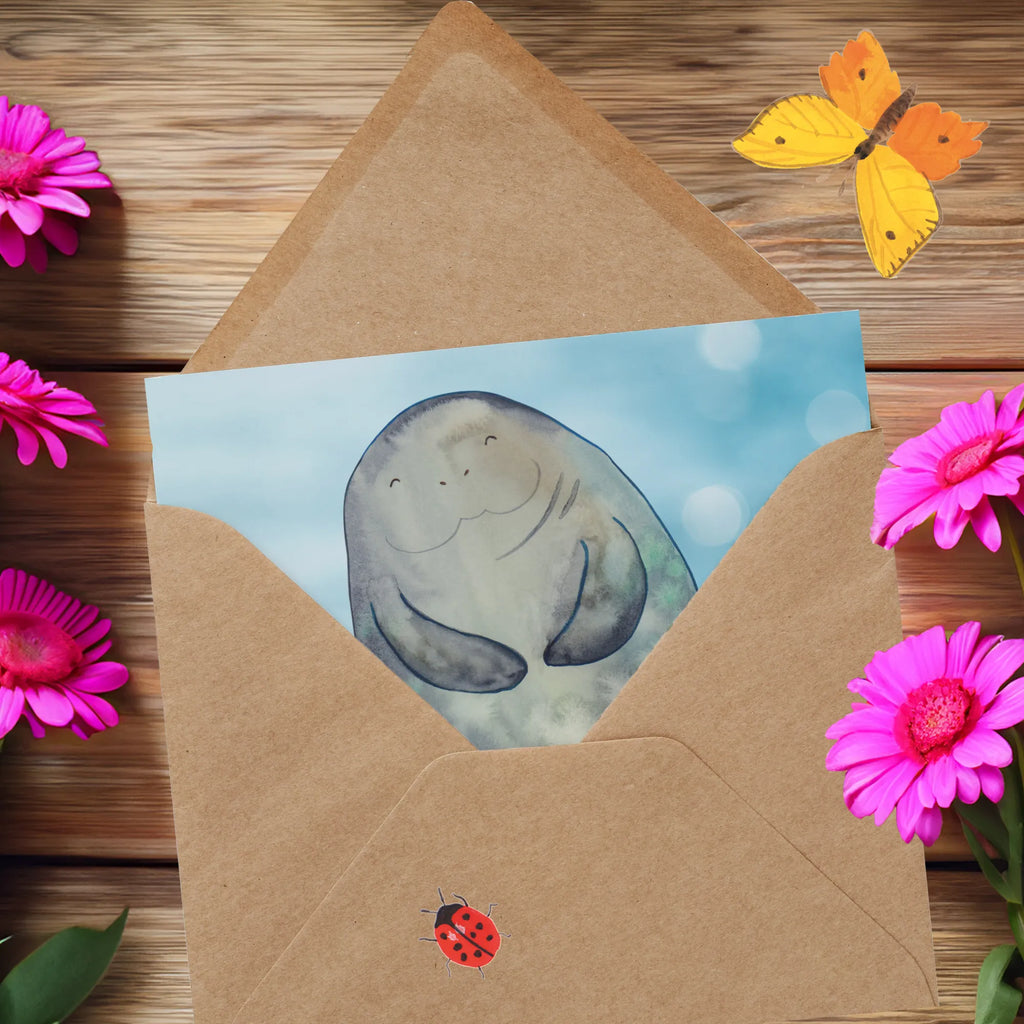Deluxe Card manatee happy Hochwertige Grußkarte, Hochwertige Klappkarte, Grußkarte, Klappkarte, Glückwunschkarte, Karte, Einladungskarte, Hochzeitskarte, Geburtstagskarte, Meerestiere, Meer, Urlaub, Liebeskummer, Freundin, Seekühe, Selbstliebe, Neuanfang, Seekuh, Respekt, Neustart, Zufrieden, Achtsamkeit