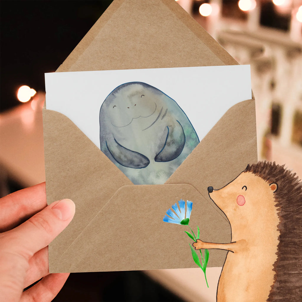 Deluxe Card manatee happy Hochwertige Grußkarte, Hochwertige Klappkarte, Grußkarte, Klappkarte, Glückwunschkarte, Karte, Einladungskarte, Hochzeitskarte, Geburtstagskarte, Meerestiere, Meer, Urlaub, Liebeskummer, Freundin, Seekühe, Selbstliebe, Neuanfang, Seekuh, Respekt, Neustart, Zufrieden, Achtsamkeit