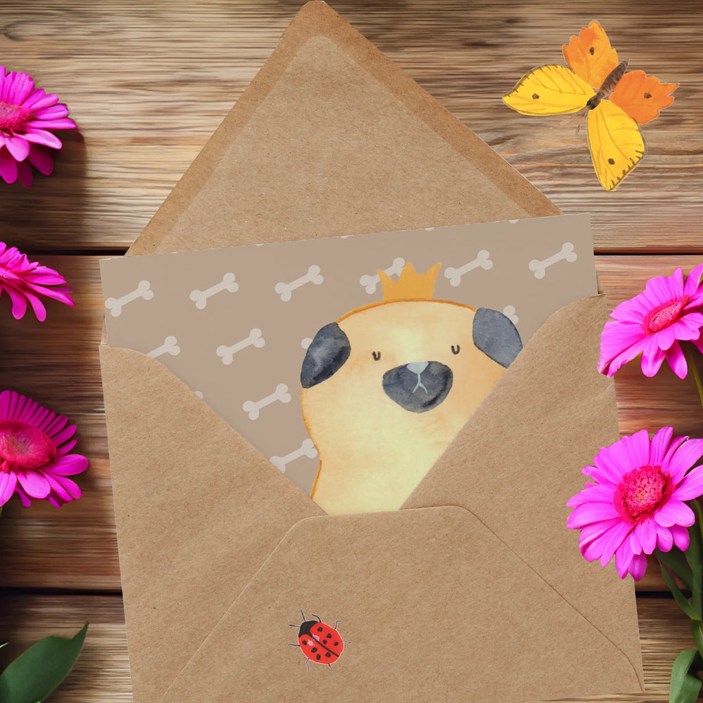 Deluxe Karte Mops Krone Hochwertige Grußkarte, Grußkarte, Glückwunschkarte, Karte, Geburtstagskarte, Klappkarte, Einladungskarte, Hochwertige Klappkarte, Hochzeitskarte, Hund, Hundemotiv, Haustier, Hunderasse, Tierliebhaber, Hundebesitzer, Sprüche, allergisch, Mops, Hundebesitzer. Spruch, lustig, kinderlos, Hausregel
