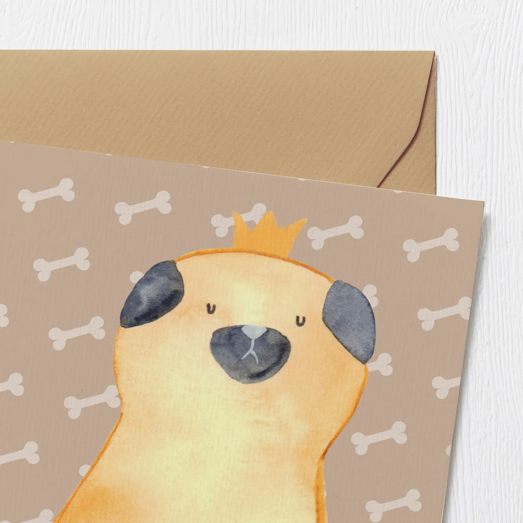 Deluxe Karte Mops Krone Hochwertige Grußkarte, Grußkarte, Glückwunschkarte, Karte, Geburtstagskarte, Klappkarte, Einladungskarte, Hochwertige Klappkarte, Hochzeitskarte, Hund, Hundemotiv, Haustier, Hunderasse, Tierliebhaber, Hundebesitzer, Sprüche, allergisch, Mops, Hundebesitzer. Spruch, lustig, kinderlos, Hausregel