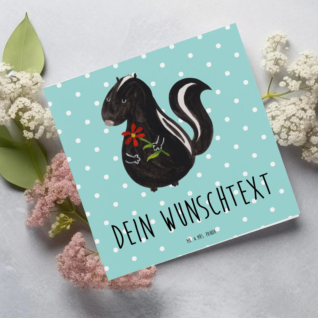 Personalisierte Deluxe Karte Stinktier Blume Personalisiertere Klappkarte, Grußkarte mit Namen, Personalisierte Einladungskarte, Grußkarte selbst gestalten, Personalisierte Karte, Grußkarten personalisiert, Grußkarte selber drucken, Personalisierte Grußkarte, Personalisierte Glückwunschkarte, Personalisierte Hochzeitskarte, Personalisierte Geburtstagskarte, Grußkarte mit persönlichen Nachrichten, Grußkarte als Geldgeschenk, Stinktier, Skunk, Träume, Stinki, Stinker, Tagträumer, Wildtier, Raubtier, verträumt, Dreams