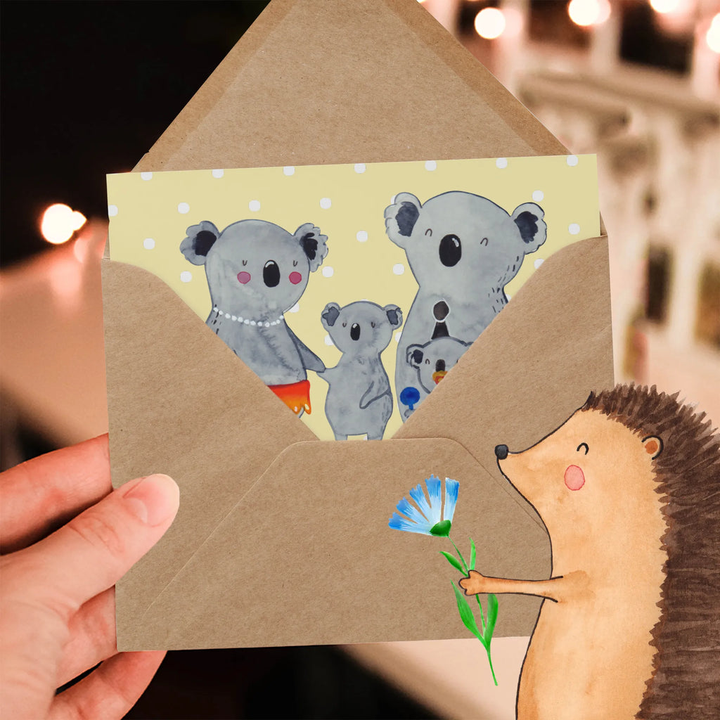 Personalized Deluxe Card Koala Family Personalisierte Karte, Personalisierte Geburtstagskarte, Grußkarte selber drucken, Grußkarte selbst gestalten, Personalisierte Grußkarte, Personalisiertere Klappkarte, Grußkarten personalisiert, Grußkarte als Geldgeschenk, Grußkarte mit Namen, Personalisierte Glückwunschkarte, Personalisierte Einladungskarte, Personalisierte Hochzeitskarte, Grußkarte mit persönlichen Nachrichten, Familie, Vatertag, Muttertag, Bruder, Schwester, Mama, Papa, Oma, Opa, Koala, Familienleben, Family, Geschwister, Koalas, Kinder