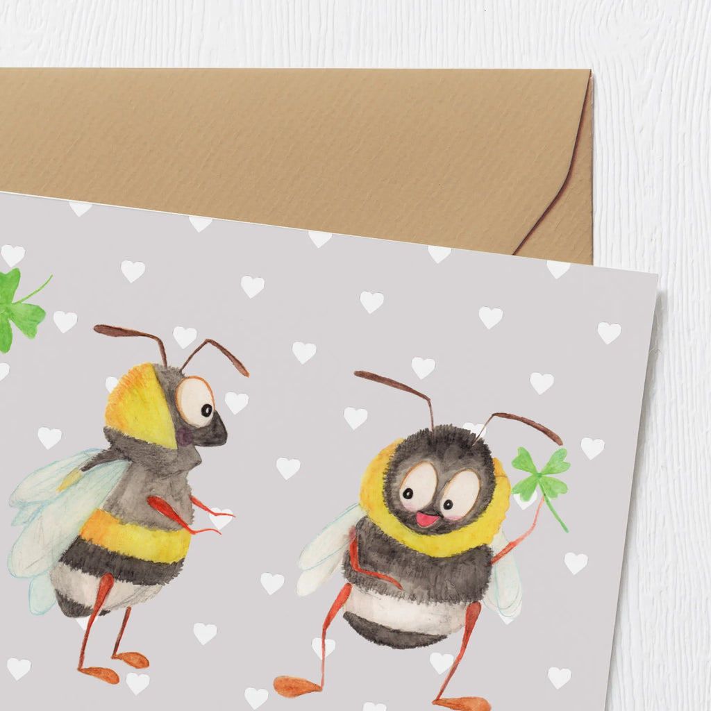Personalisierte Deluxe Karte Bienen Paar Personalisierte Geburtstagskarte, Grußkarten personalisiert, Grußkarte selber drucken, Personalisierte Hochzeitskarte, Grußkarte als Geldgeschenk, Grußkarte mit Namen, Personalisiertere Klappkarte, Personalisierte Einladungskarte, Personalisierte Glückwunschkarte, Personalisierte Grußkarte, Grußkarte mit persönlichen Nachrichten, Grußkarte selbst gestalten, Personalisierte Karte, Liebe, Partner, Freund, Freundin, Ehemann, Ehefrau, Heiraten, Verlobung, Heiratsantrag, Liebesgeschenk, Jahrestag, Hocheitstag, Geschenk für Freundin, Hochzeitstag, verliebte Schildkröten, Mitbringsel, für Ehemann, Geschenk für Partner, Geschenk für Frauen, Valentinstag, für Männer, Liebesbeweis, Schildkröten