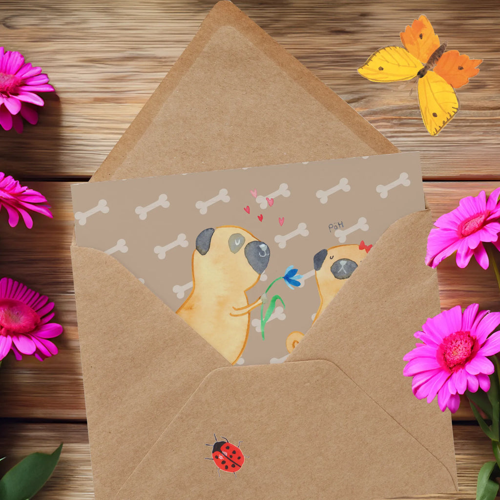 Personalisierte Deluxe Karte Mops Verliebt Grußkarte als Geldgeschenk, Grußkarte mit Namen, Personalisierte Geburtstagskarte, Personalisierte Glückwunschkarte, Personalisierte Grußkarte, Grußkarte mit persönlichen Nachrichten, Personalisierte Hochzeitskarte, Grußkarten personalisiert, Grußkarte selber drucken, Personalisierte Karte, Personalisierte Einladungskarte, Personalisiertere Klappkarte, Grußkarte selbst gestalten, Hund, Hundemotiv, Haustier, Hunderasse, Tierliebhaber, Hundebesitzer, Sprüche, Hundeliebe, Liebesspruch. Verlobt, Geschenk Freund, verliebt, Partner, Möpse, Mops, Liebe