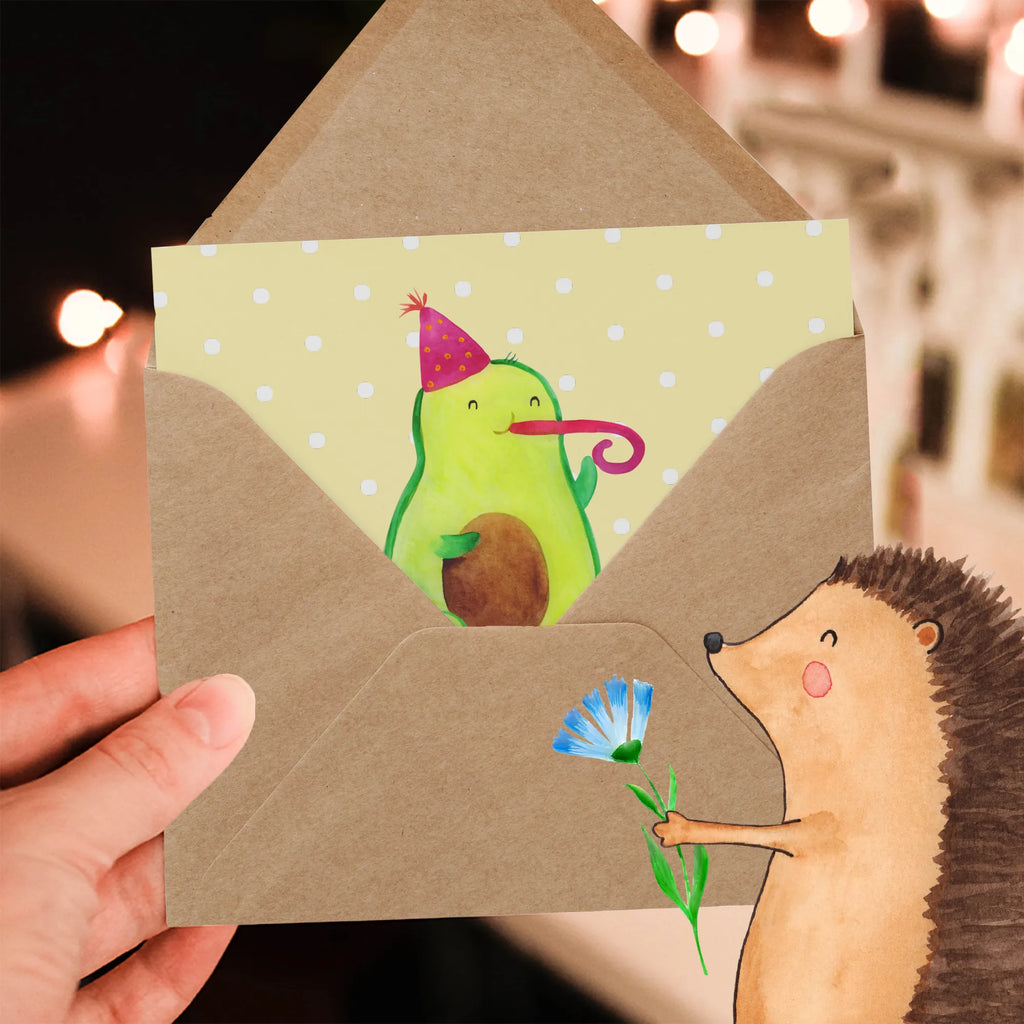 Personalized Deluxe Card avocado Celebration Grußkarte selber drucken, Grußkarte mit persönlichen Nachrichten, Personalisierte Grußkarte, Personalisierte Hochzeitskarte, Personalisierte Einladungskarte, Grußkarte mit Namen, Grußkarten personalisiert, Personalisiertere Klappkarte, Personalisierte Glückwunschkarte, Personalisierte Karte, Grußkarte selbst gestalten, Grußkarte als Geldgeschenk, Personalisierte Geburtstagskarte, Avocado, Veggie, Vegan, Gesund, Gute Laune, Fete, Party, Feierlichkeit, Geburtstag, Tröte, Feier