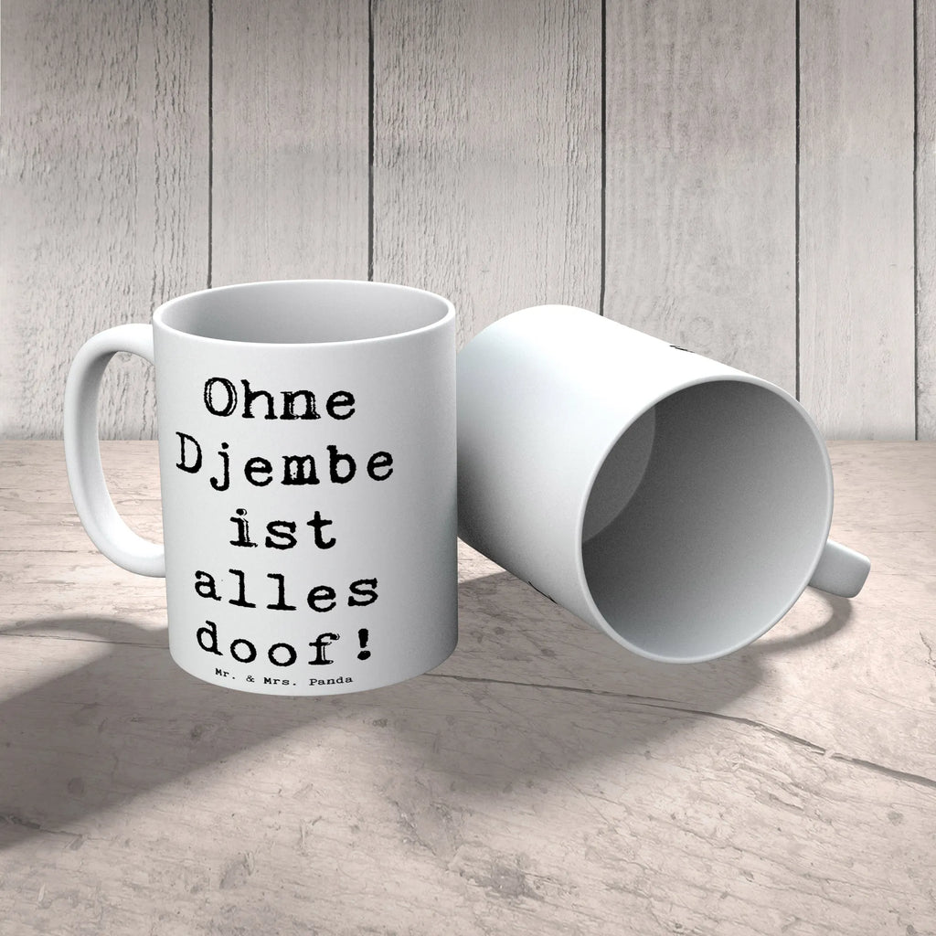 Mug Saying Ohne Djembe ist alles doof! Teetasse, Keramiktasse, Bürotasse, Porzellantasse, Tasse, Kaffeetasse, Tasse mit Motiven, Geschenktasse, Tasse mit Zitaten, Instrumente, Geschenke Musiker, Musikliebhaber