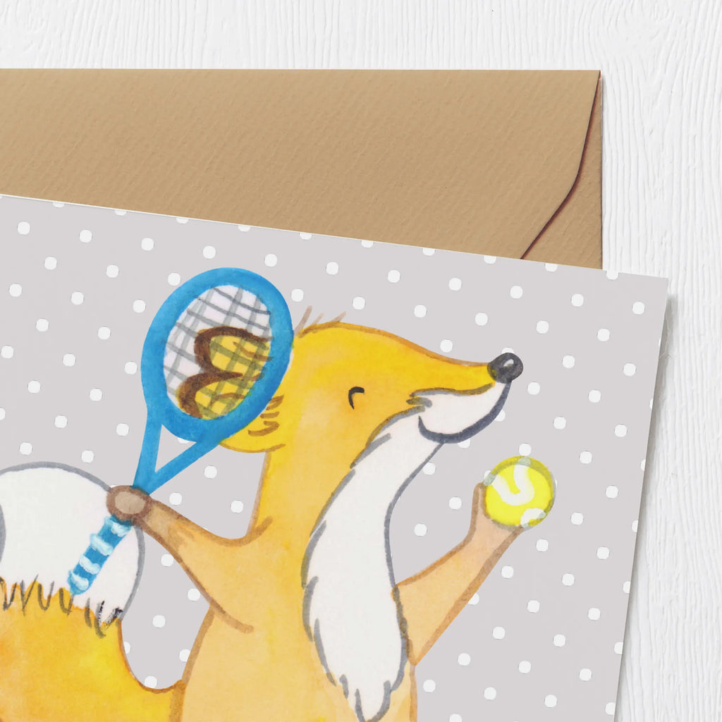 Deluxe Card Fox play tennis Hochwertige Klappkarte, Glückwunschkarte, Karte, Geburtstagskarte, Hochwertige Grußkarte, Klappkarte, Einladungskarte, Hochzeitskarte, Grußkarte, Geschenk, Sport, Sportart, Hobby, Schenken, Danke, Dankeschön, Auszeichnung, Gewinn, Sportler, Tennisclub, Tennis Turnier, Tennisverein, Ballsportart, Tennis spielen