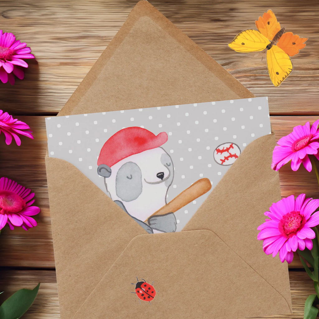 Deluxe Karte Panda Baseball spielen Hochwertige Grußkarte, Hochwertige Klappkarte, Klappkarte, Glückwunschkarte, Karte, Grußkarte, Geburtstagskarte, Hochzeitskarte, Einladungskarte, Geschenk, Sport, Sportart, Hobby, Schenken, Danke, Dankeschön, Auszeichnung, Gewinn, Sportler, Baseballverein, Baseball Match, Baseball spielen, Baseballplatz, Ballsport, Baseball Spielen