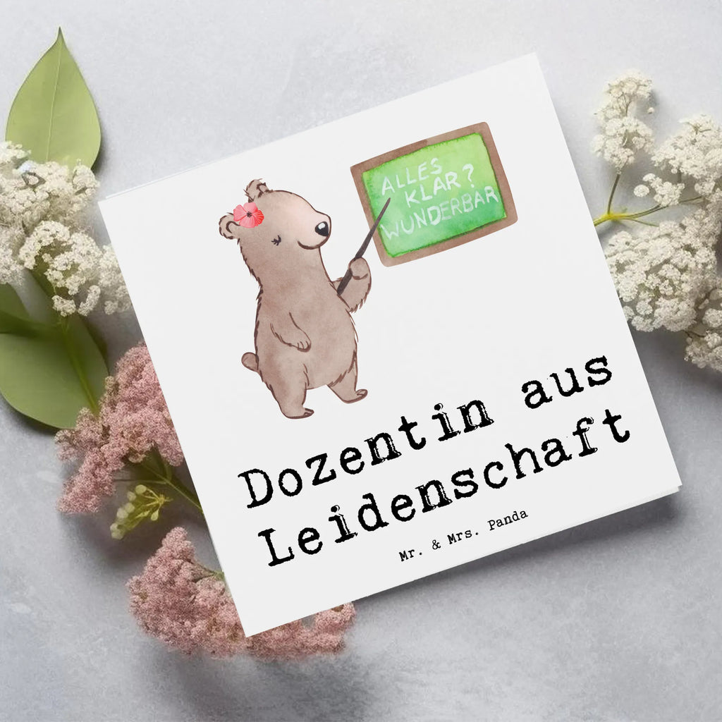 Deluxe Karte Dozentin Leidenschaft Hochwertige Grußkarte, Geburtstagskarte, Hochwertige Klappkarte, Einladungskarte, Glückwunschkarte, Karte, Klappkarte, Grußkarte, Hochzeitskarte, Beruf, Ausbildung, Jubiläum, Abschied, Rente, Kollege, Kollegin, Geschenk, Schenken, Arbeitskollege, Mitarbeiter, Firma, Danke, Dankeschön, Vorlesung, Unterricht, Universität, Dozentin, Akademikerin, Professorin, Tutorin, Uni