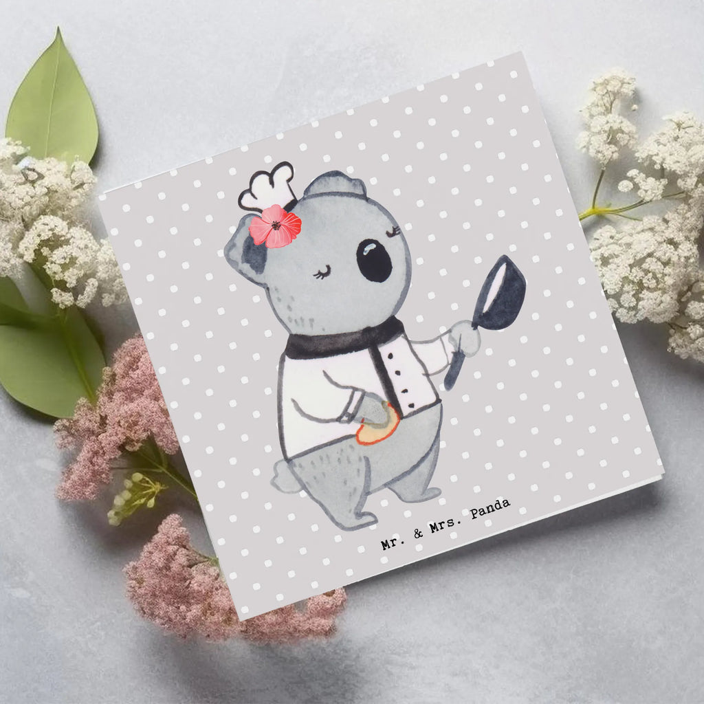 Deluxe Karte Beiköchin Herz Grußkarte, Geburtstagskarte, Einladungskarte, Hochwertige Grußkarte, Karte, Hochwertige Klappkarte, Glückwunschkarte, Hochzeitskarte, Klappkarte, Beruf, Ausbildung, Jubiläum, Abschied, Rente, Kollege, Kollegin, Geschenk, Schenken, Arbeitskollege, Mitarbeiter, Firma, Danke, Dankeschön, Spülhilfe, Restaurant, Jungkoch, Köchin, Küchenhilfe, Gastronomie, Beiköchin, Hilfsköchin