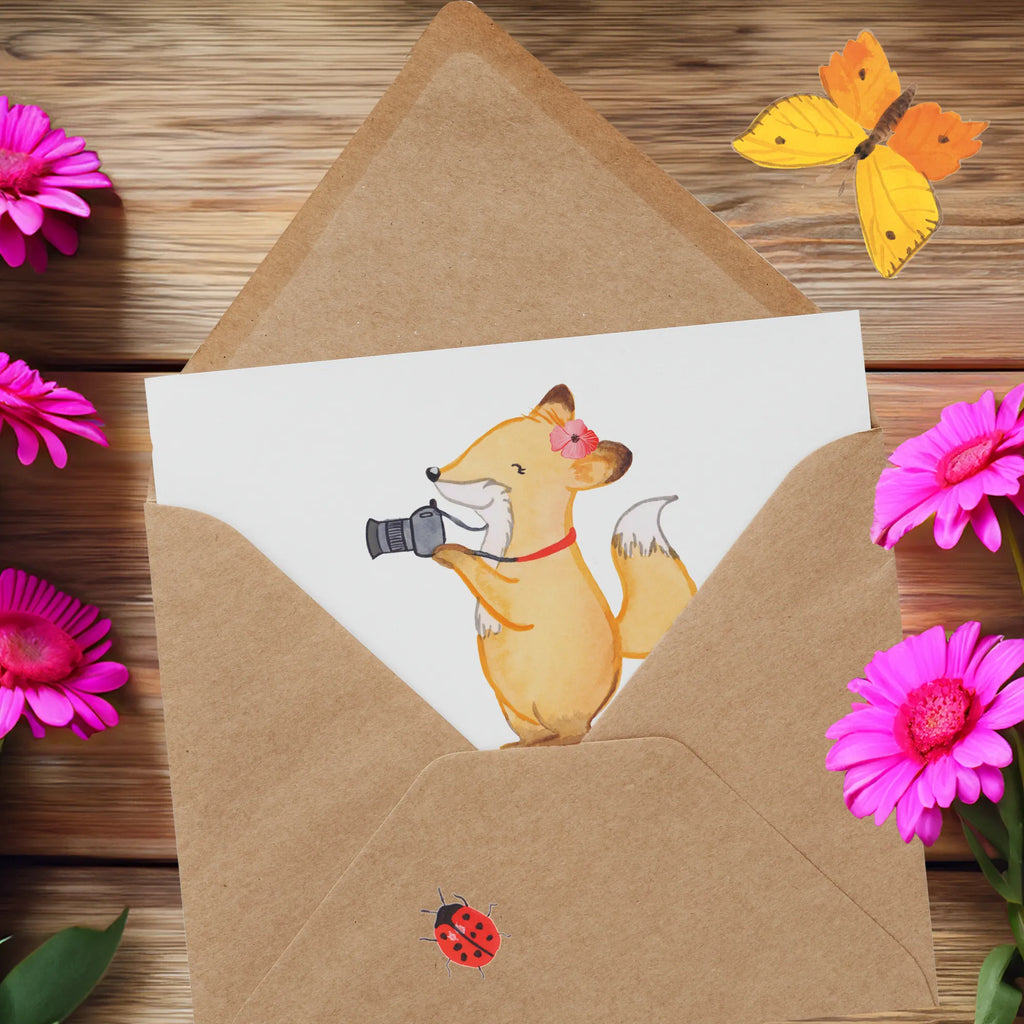 Deluxe Karte Fotografin Herz Klappkarte, Einladungskarte, Hochwertige Grußkarte, Geburtstagskarte, Karte, Hochwertige Klappkarte, Grußkarte, Hochzeitskarte, Glückwunschkarte, Beruf, Ausbildung, Jubiläum, Abschied, Rente, Kollege, Kollegin, Geschenk, Schenken, Arbeitskollege, Mitarbeiter, Firma, Danke, Dankeschön, Fotoreporterin, Fotografie, Hobbyfotografin, Fotografin, Profi Fotografin, Hochzeitsfotografin