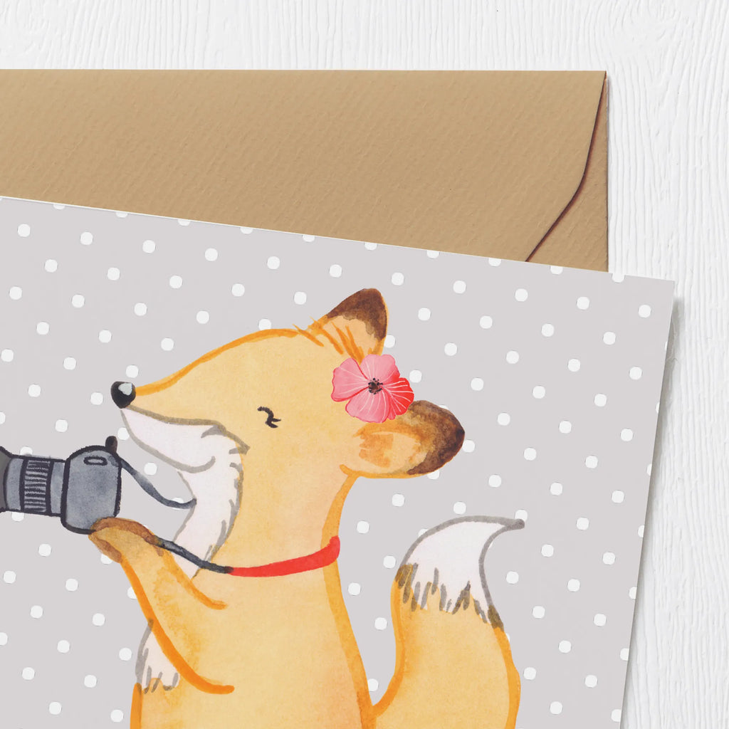 Deluxe Karte Fotografin Herz Klappkarte, Einladungskarte, Hochwertige Grußkarte, Geburtstagskarte, Karte, Hochwertige Klappkarte, Grußkarte, Hochzeitskarte, Glückwunschkarte, Beruf, Ausbildung, Jubiläum, Abschied, Rente, Kollege, Kollegin, Geschenk, Schenken, Arbeitskollege, Mitarbeiter, Firma, Danke, Dankeschön, Fotoreporterin, Fotografie, Hobbyfotografin, Fotografin, Profi Fotografin, Hochzeitsfotografin