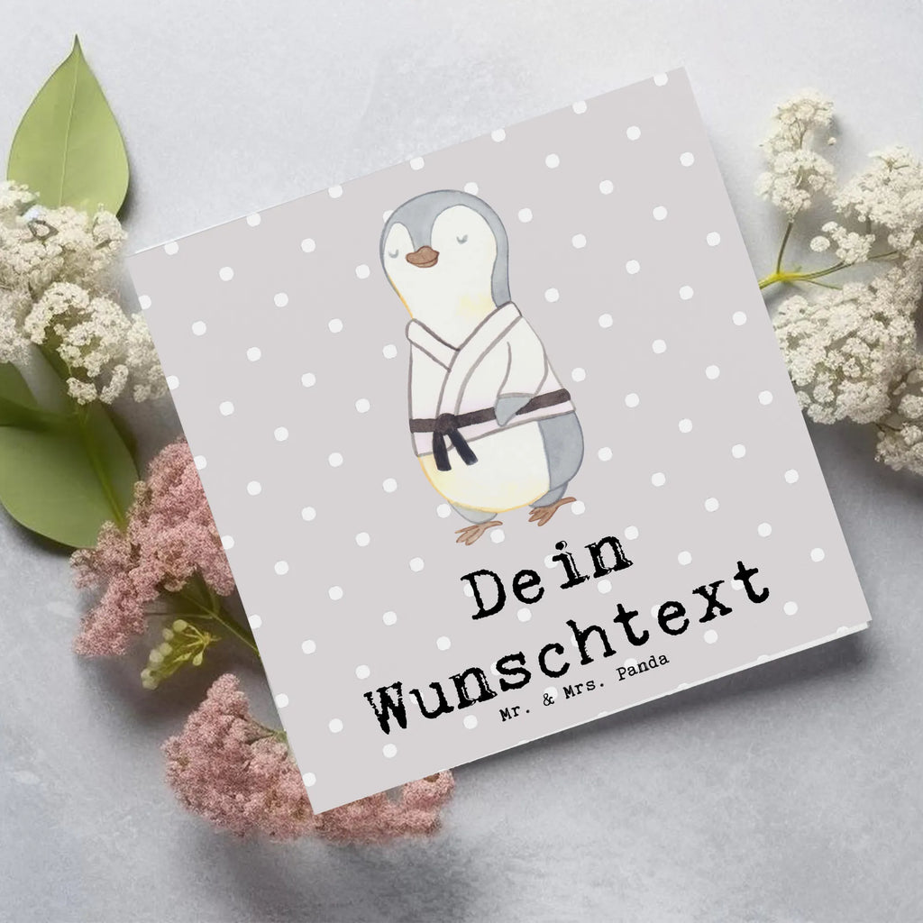 Personalisierte Deluxe Karte Pinguin Karate Grußkarte mit persönlichen Nachrichten, Grußkarten personalisiert, Grußkarte selbst gestalten, Personalisierte Geburtstagskarte, Grußkarte als Geldgeschenk, Personalisierte Glückwunschkarte, Personalisiertere Klappkarte, Grußkarte selber drucken, Personalisierte Hochzeitskarte, Personalisierte Grußkarte, Personalisierte Einladungskarte, Personalisierte Karte, Grußkarte mit Namen, Geschenk, Sport, Sportart, Hobby, Schenken, Danke, Dankeschön, Auszeichnung, Gewinn, Sportler, Kampfsportart, Kampfkunst, Karate, Karate Verein, Selbstverteidigung