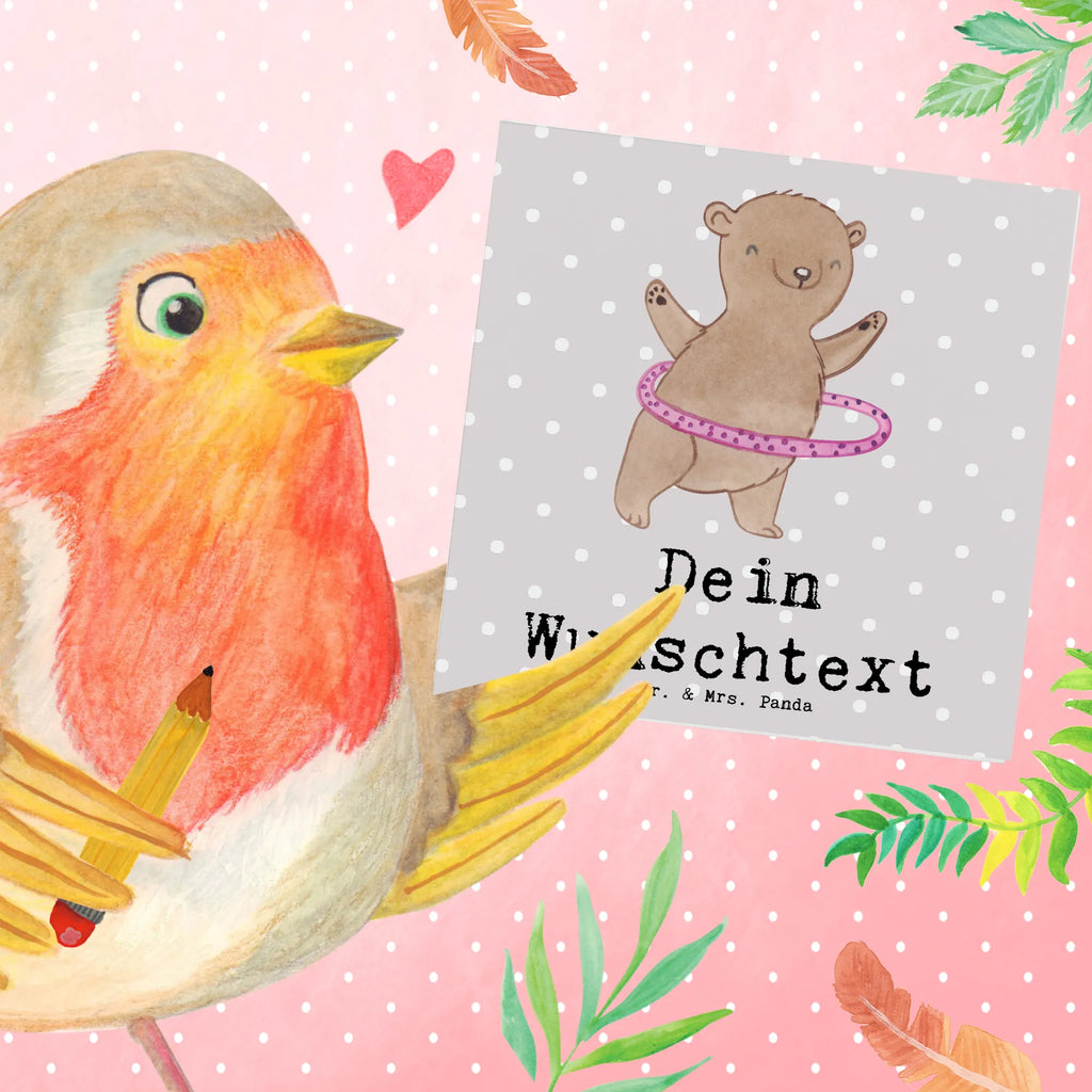 Personalisierte Deluxe Karte Bär Hula Hoop Grußkarte als Geldgeschenk, Personalisierte Hochzeitskarte, Personalisierte Einladungskarte, Personalisierte Grußkarte, Grußkarte selber drucken, Personalisiertere Klappkarte, Personalisierte Karte, Personalisierte Glückwunschkarte, Grußkarte mit Namen, Personalisierte Geburtstagskarte, Grußkarte selbst gestalten, Grußkarte mit persönlichen Nachrichten, Grußkarten personalisiert, Geschenk, Sport, Sportart, Hobby, Schenken, Danke, Dankeschön, Auszeichnung, Gewinn, Sportler, Hula Hoop, Fitness, Training