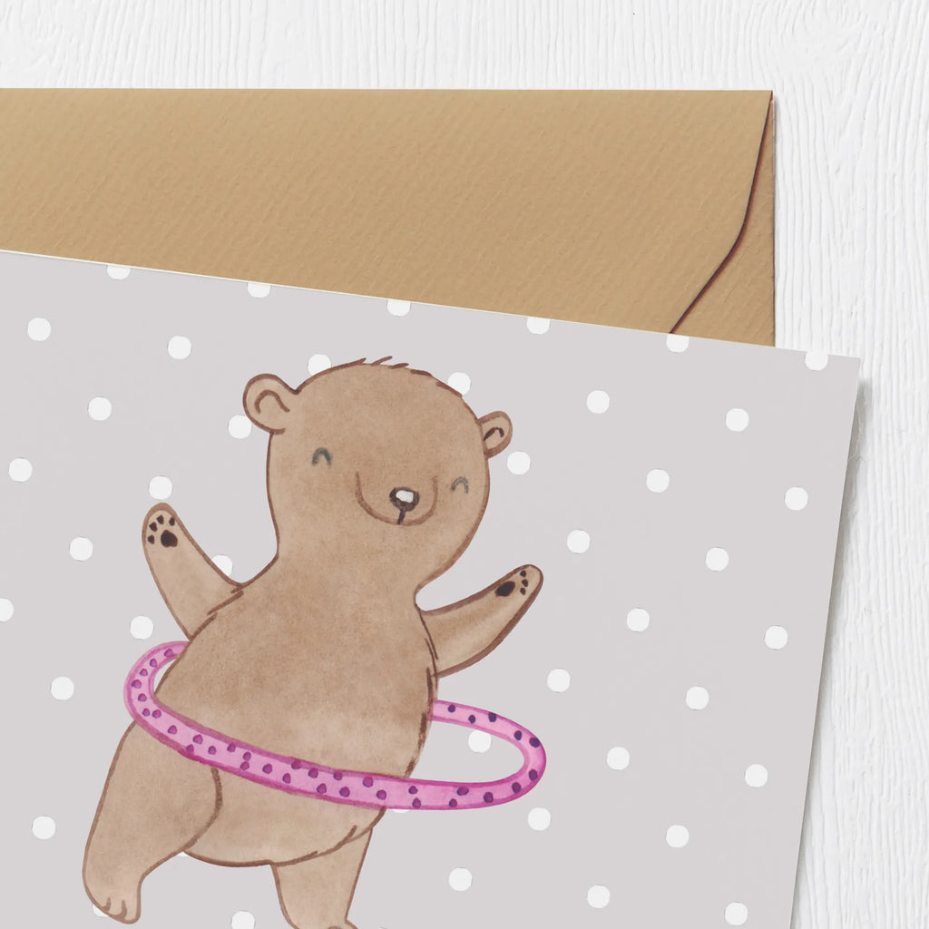 Personalisierte Deluxe Karte Bär Hula Hoop Grußkarte als Geldgeschenk, Personalisierte Hochzeitskarte, Personalisierte Einladungskarte, Personalisierte Grußkarte, Grußkarte selber drucken, Personalisiertere Klappkarte, Personalisierte Karte, Personalisierte Glückwunschkarte, Grußkarte mit Namen, Personalisierte Geburtstagskarte, Grußkarte selbst gestalten, Grußkarte mit persönlichen Nachrichten, Grußkarten personalisiert, Geschenk, Sport, Sportart, Hobby, Schenken, Danke, Dankeschön, Auszeichnung, Gewinn, Sportler, Hula Hoop, Fitness, Training