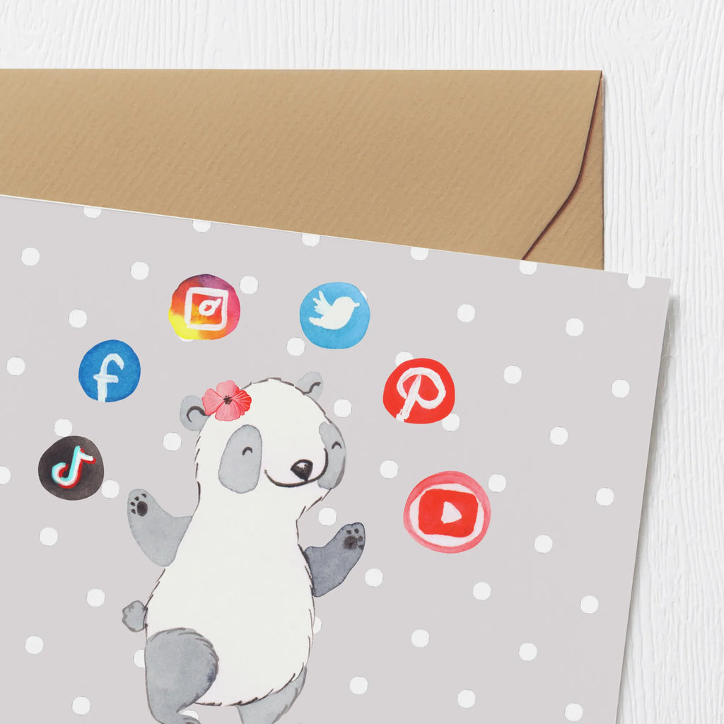 Personalisierte Deluxe Karte Social Media Managerin Herz Grußkarte selber drucken, Personalisierte Geburtstagskarte, Personalisierte Karte, Personalisierte Grußkarte, Personalisierte Einladungskarte, Personalisierte Hochzeitskarte, Grußkarten personalisiert, Grußkarte mit Namen, Grußkarte selbst gestalten, Personalisiertere Klappkarte, Grußkarte als Geldgeschenk, Grußkarte mit persönlichen Nachrichten, Personalisierte Glückwunschkarte, Beruf, Ausbildung, Jubiläum, Abschied, Rente, Kollege, Kollegin, Geschenk, Schenken, Arbeitskollege, Mitarbeiter, Firma, Danke, Dankeschön
