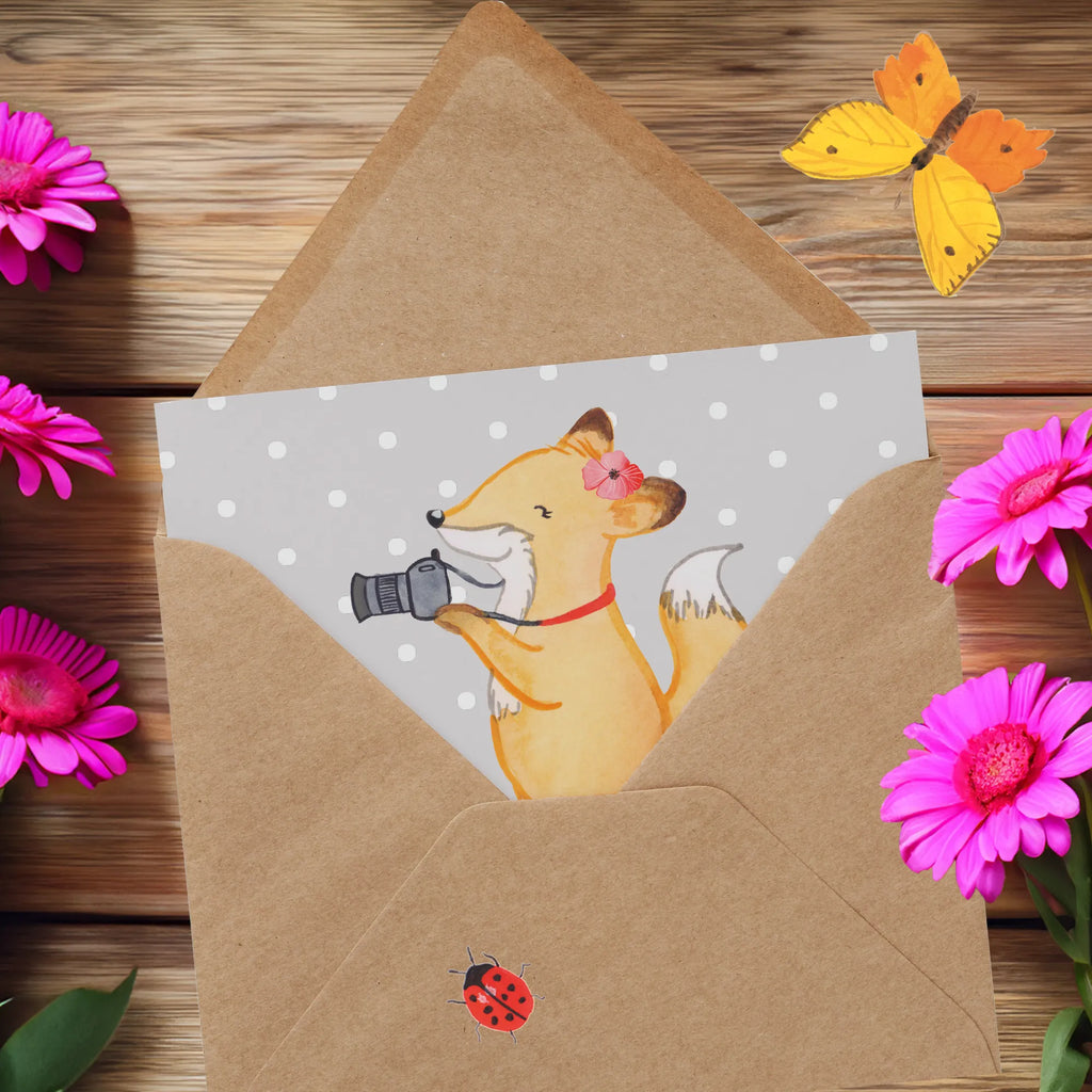 Personalisierte Deluxe Karte Fotografin Herz Personalisiertere Klappkarte, Grußkarte als Geldgeschenk, Personalisierte Glückwunschkarte, Personalisierte Karte, Personalisierte Geburtstagskarte, Grußkarte selbst gestalten, Grußkarte mit Namen, Grußkarten personalisiert, Grußkarte mit persönlichen Nachrichten, Personalisierte Einladungskarte, Personalisierte Grußkarte, Personalisierte Hochzeitskarte, Grußkarte selber drucken, Beruf, Ausbildung, Jubiläum, Abschied, Rente, Kollege, Kollegin, Geschenk, Schenken, Arbeitskollege, Mitarbeiter, Firma, Danke, Dankeschön, Fotografie, Fotoreporterin, Hochzeitsfotografin, Profi Fotografin, Fotografin, Hobbyfotografin