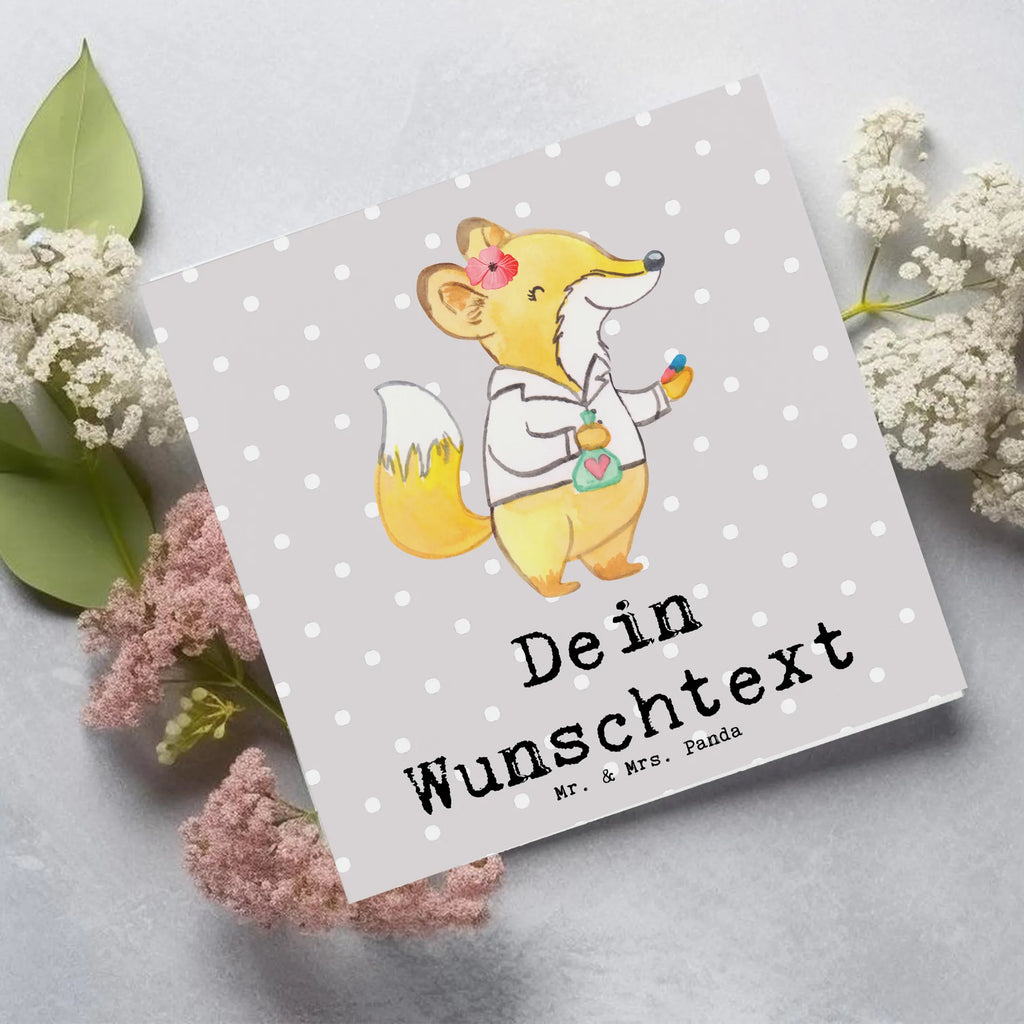 Personalized Deluxe Card Pharmacist Heart Grußkarte mit persönlichen Nachrichten, Grußkarte mit Namen, Personalisierte Karte, Personalisierte Hochzeitskarte, Personalisierte Geburtstagskarte, Personalisierte Grußkarte, Personalisierte Glückwunschkarte, Grußkarte selber drucken, Grußkarte selbst gestalten, Personalisiertere Klappkarte, Grußkarte als Geldgeschenk, Personalisierte Einladungskarte, Grußkarten personalisiert, Beruf, Ausbildung, Jubiläum, Abschied, Rente, Kollege, Kollegin, Geschenk, Schenken, Arbeitskollege, Mitarbeiter, Firma, Danke, Dankeschön, Pharmazie, Approbation, Staatsexamen, Apothekerin, Eröffnung Apotheke