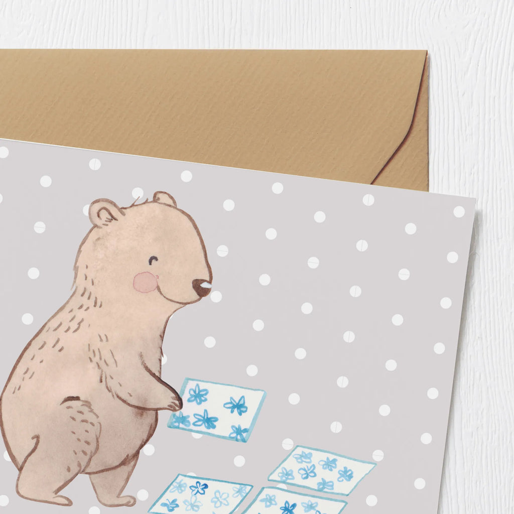 Personalisierte Deluxe Karte Fliesenleger Herz Grußkarte mit Namen, Personalisierte Grußkarte, Personalisierte Geburtstagskarte, Grußkarte selber drucken, Grußkarten personalisiert, Personalisierte Hochzeitskarte, Personalisiertere Klappkarte, Personalisierte Glückwunschkarte, Grußkarte mit persönlichen Nachrichten, Personalisierte Karte, Grußkarte als Geldgeschenk, Personalisierte Einladungskarte, Grußkarte selbst gestalten, Beruf, Ausbildung, Jubiläum, Abschied, Rente, Kollege, Kollegin, Geschenk, Schenken, Arbeitskollege, Mitarbeiter, Firma, Danke, Dankeschön, Handwerk, Fliesenleger, Fliesenlegermeister, Fliesenlegerbetrieb, Gesellenprüfung, Fliesenfachhandel