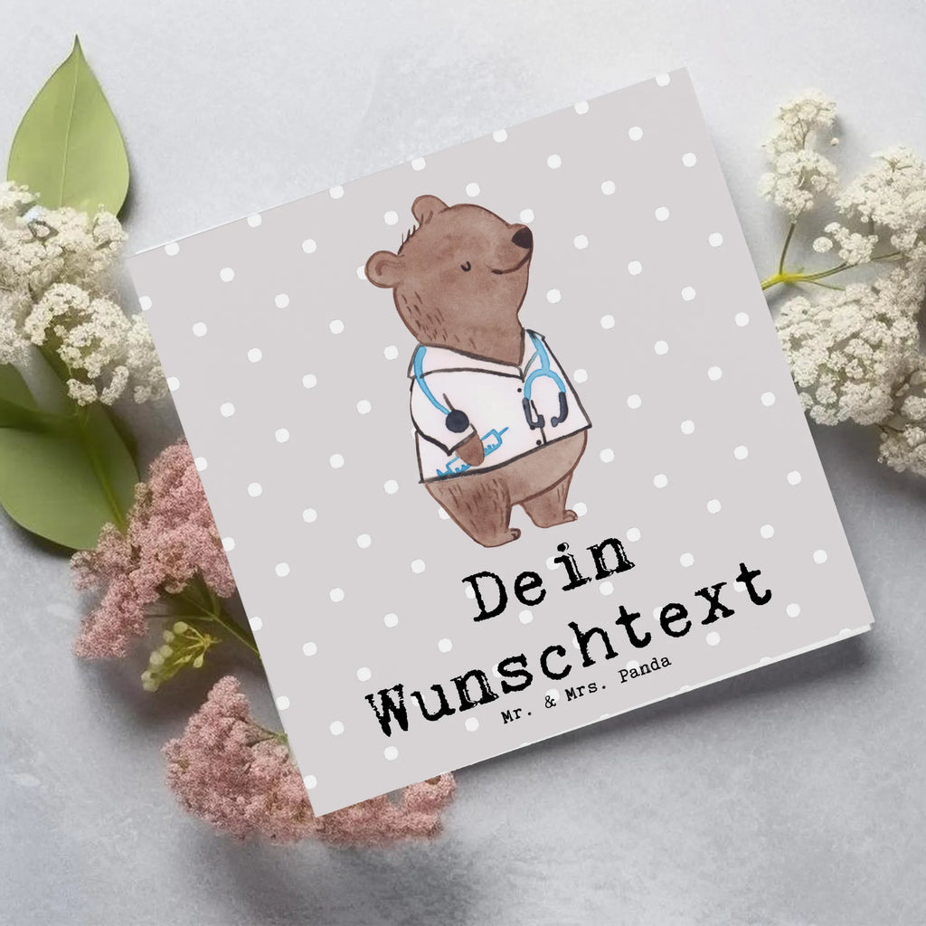 Personalisierte Deluxe Karte Arzt Herz Grußkarten personalisiert, Grußkarte selber drucken, Personalisierte Grußkarte, Grußkarte selbst gestalten, Personalisierte Hochzeitskarte, Grußkarte mit persönlichen Nachrichten, Personalisiertere Klappkarte, Grußkarte mit Namen, Personalisierte Einladungskarte, Personalisierte Geburtstagskarte, Grußkarte als Geldgeschenk, Personalisierte Karte, Personalisierte Glückwunschkarte, Beruf, Ausbildung, Jubiläum, Abschied, Rente, Kollege, Kollegin, Geschenk, Schenken, Arbeitskollege, Mitarbeiter, Firma, Danke, Dankeschön, Doktor, Arzt, Medizinstudium, Arztpraxis, Doktortitel, Hausarzt, Mediziner