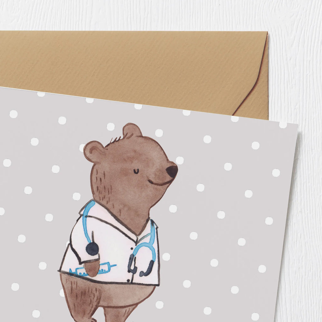 Personalisierte Deluxe Karte Arzt Herz Grußkarten personalisiert, Grußkarte selber drucken, Personalisierte Grußkarte, Grußkarte selbst gestalten, Personalisierte Hochzeitskarte, Grußkarte mit persönlichen Nachrichten, Personalisiertere Klappkarte, Grußkarte mit Namen, Personalisierte Einladungskarte, Personalisierte Geburtstagskarte, Grußkarte als Geldgeschenk, Personalisierte Karte, Personalisierte Glückwunschkarte, Beruf, Ausbildung, Jubiläum, Abschied, Rente, Kollege, Kollegin, Geschenk, Schenken, Arbeitskollege, Mitarbeiter, Firma, Danke, Dankeschön, Doktor, Arzt, Medizinstudium, Arztpraxis, Doktortitel, Hausarzt, Mediziner