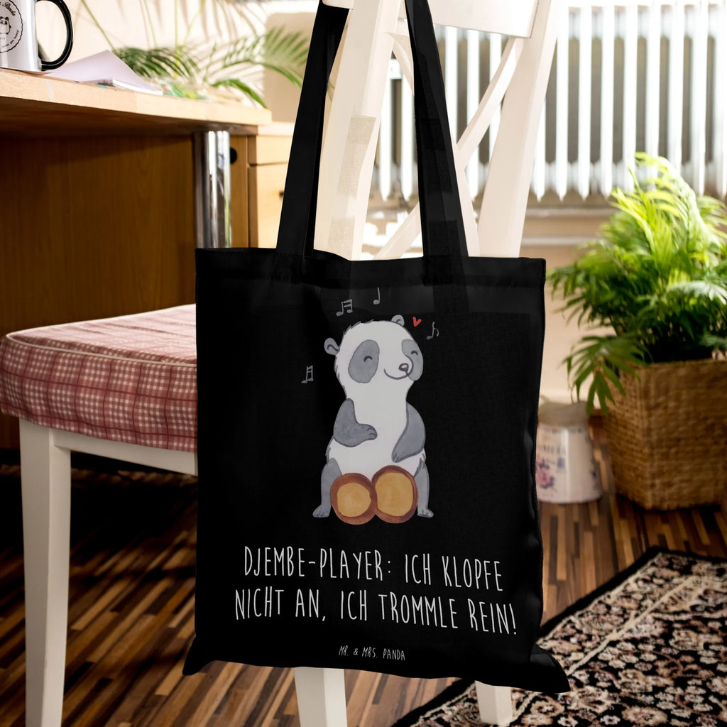 Tote bag Djembe-Player: Ich klopfe nicht an, ich trommle rein! Stofftasche, Tragetasche, Badetasche, Tasche, Einkaufstasche, Schultertasche, Shopper, Einkaufstüte, Jutebeutel, Stoffbeutel, Strandtasche, Umhängetasche, Beuteltasche, Laptoptasche, Jutetasche, Beutel, Instrumente, Geschenke Musiker, Musikliebhaber