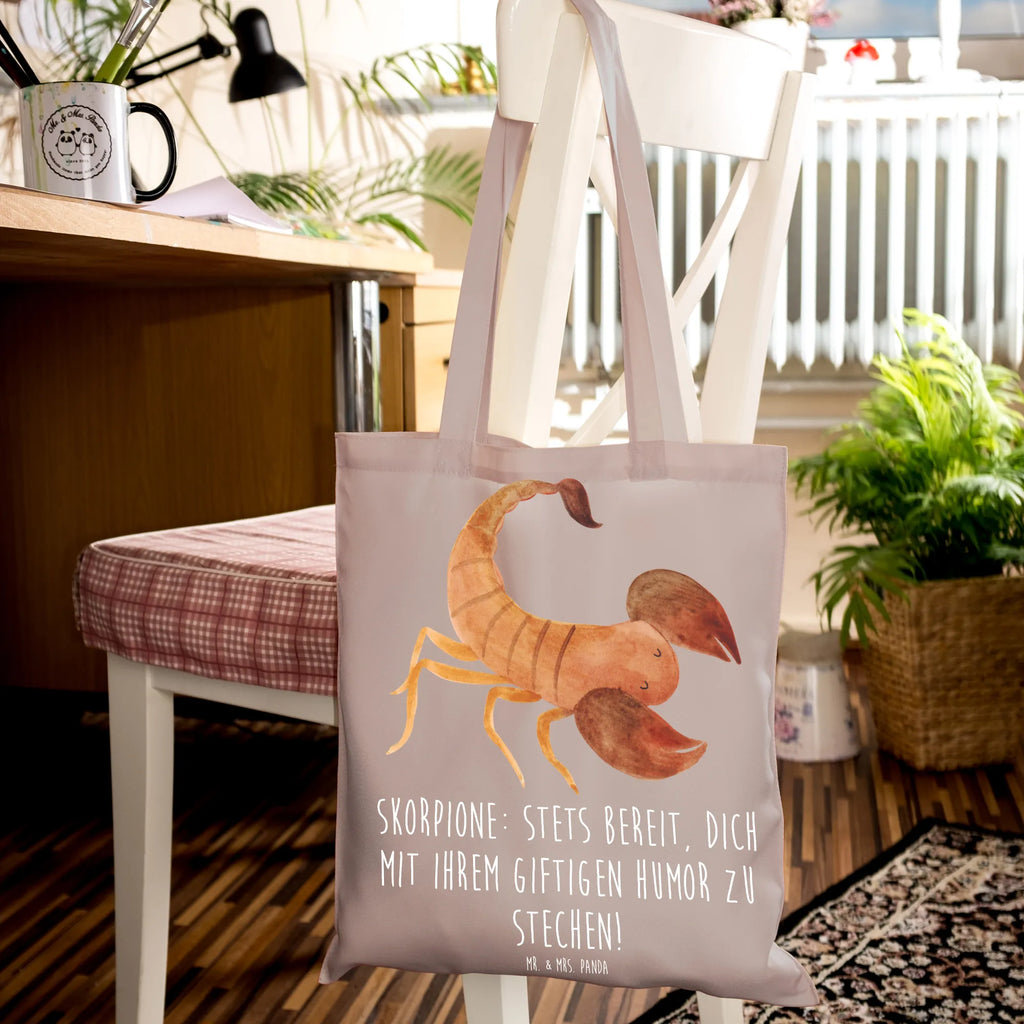 Tote bag Skorpione: Stets bereit, dich mit ihrem giftigen Humor zu stechen! Strandtasche, Tragetasche, Laptoptasche, Shopper, Tasche, Einkaufstasche, Umhängetasche, Stofftasche, Einkaufstüte, Schultertasche, Stoffbeutel, Badetasche, Jutetasche, Beutel, Jutebeutel, Beuteltasche, Tierkreiszeichen, Sternzeichen, Horoskop, Astrologie, Aszendent