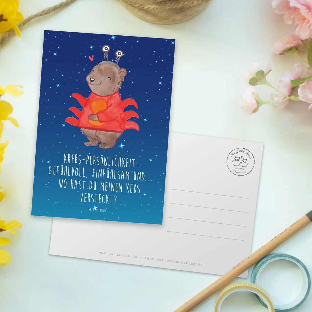 Postcard Krebs-Persönlichkeit: Gefühlvoll, einfühlsam und... wo hast du meinen Keks versteckt? Postkarte, Grußkarte, Ansichtskarten, Einladungskarte, Dankeskarte, Einladungskarten Geburtstag, Einladung Geburtstag, Karte, Geburtstagskarte, Geschenkkarte, Ansichtskarte, Einladung, Tierkreiszeichen, Sternzeichen, Horoskop, Astrologie, Aszendent