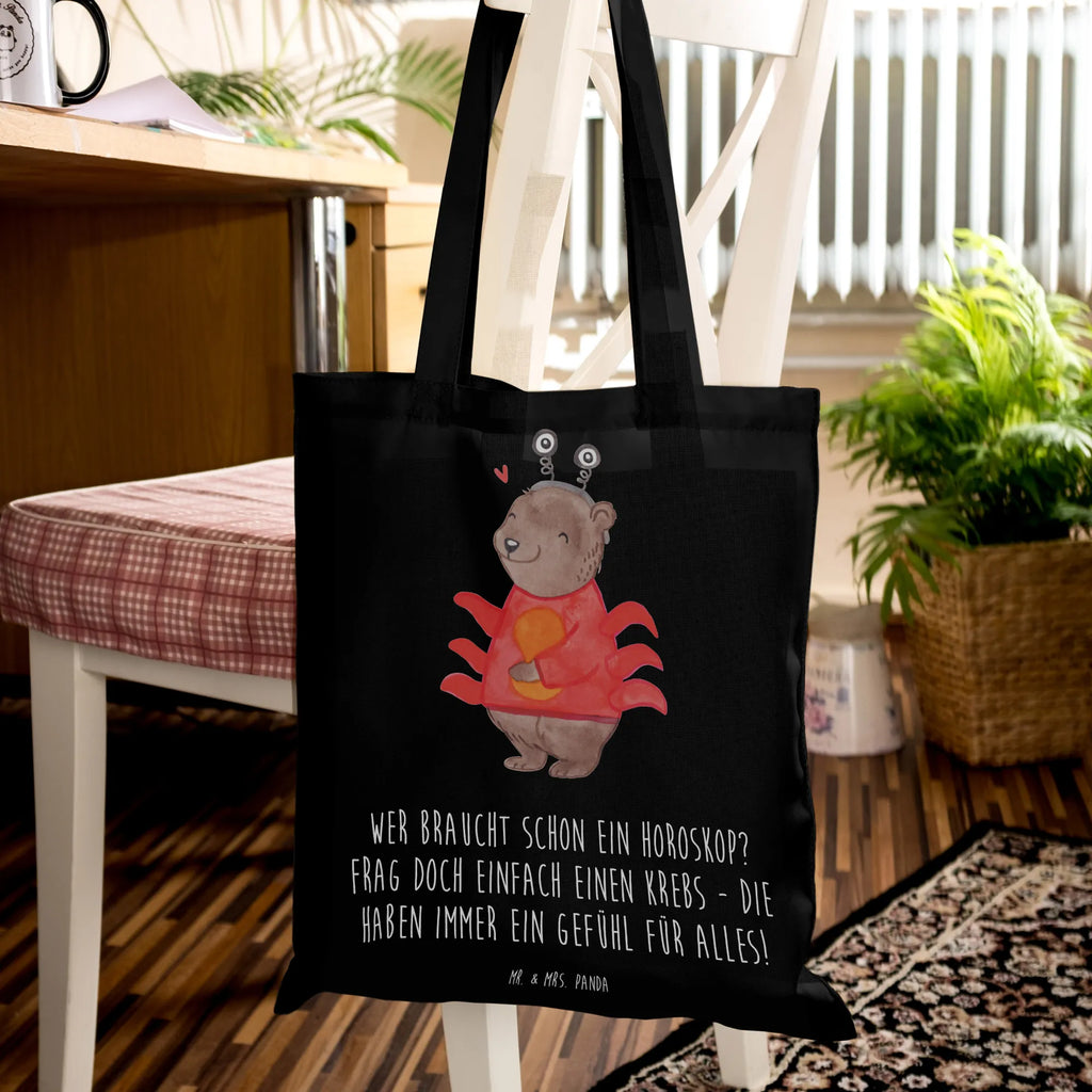 Tote bag Wer braucht schon ein Horoskop? Frag doch einfach einen Krebs - die haben immer ein Gefühl für alles! Laptoptasche, Stoffbeutel, Jutetasche, Shopper, Beuteltasche, Einkaufstasche, Badetasche, Tasche, Einkaufstüte, Jutebeutel, Strandtasche, Umhängetasche, Tragetasche, Beutel, Schultertasche, Stofftasche, Tierkreiszeichen, Sternzeichen, Horoskop, Astrologie, Aszendent