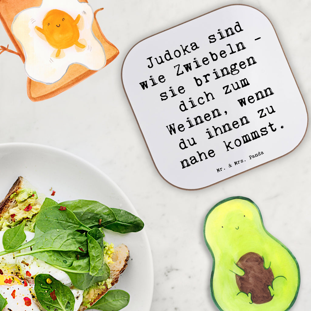 Square coaster Saying Judoka sind wie Zwiebeln - sie bringen dich zum Weinen, wenn du ihnen zu nahe kommst. Untersetzer Design, Untersetzer aus Holz, Untersetzer Holz, Holzuntersetzer, Getränkeuntersetzer, Tassen Untersetzer, Glasuntersetzer, Korkuntersetzer, Untersetzer, Bierdeckel, Untersetzer für Gläser, Untersetzer Gläser, Geschenk, Sport, Sportart, Hobby, Schenken, Danke, Dankeschön, Auszeichnung, Gewinn, Sportler
