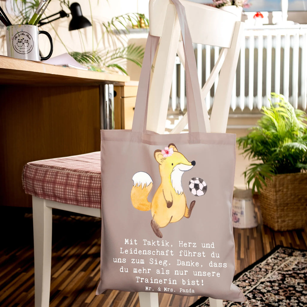 Tragetasche Fussball Trainerin Einkaufstasche, Schultertasche, Beutel, Strandtasche, Umhängetasche, Beuteltasche, Tragetasche, Jutebeutel, Jutetasche, Badetasche, Stofftasche, Einkaufstüte, Stoffbeutel, Shopper, Laptoptasche, Tasche, Geschenk, Sport, Sportart, Hobby, Schenken, Danke, Dankeschön, Auszeichnung, Gewinn, Sportler
