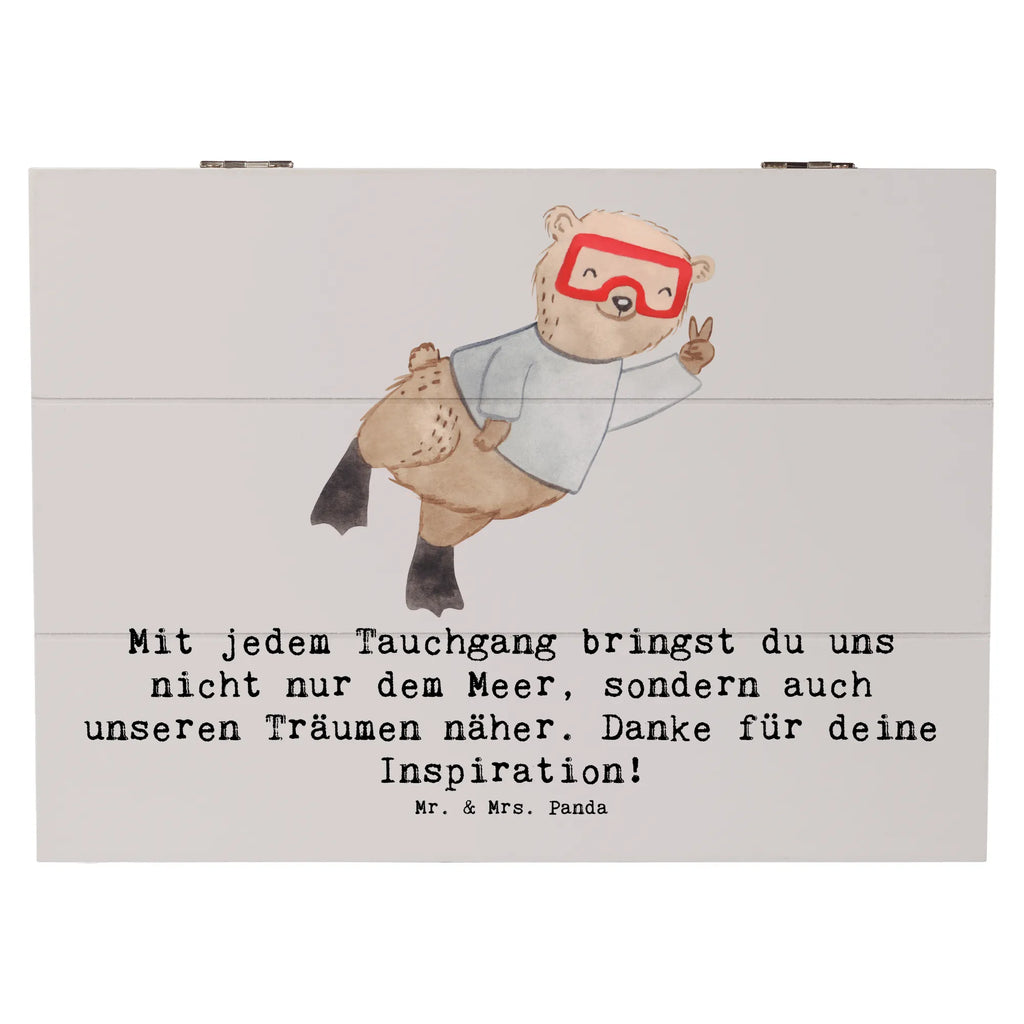 Wooden chest Mit jedem Tauchgang bringst du uns nicht nur dem Meer, sondern auch unseren Träumen näher. Danke für deine Inspiration! Erinnerungsbox, Holzkiste, Aufbewahrungsbox, Geschenkbox, Schatulle, XXL, Schatzkiste, Truhe, Erinnerungskiste, Geschenkdose, Dekokiste, Kiste, Geschenk, Sport, Sportart, Hobby, Schenken, Danke, Dankeschön, Auszeichnung, Gewinn, Sportler