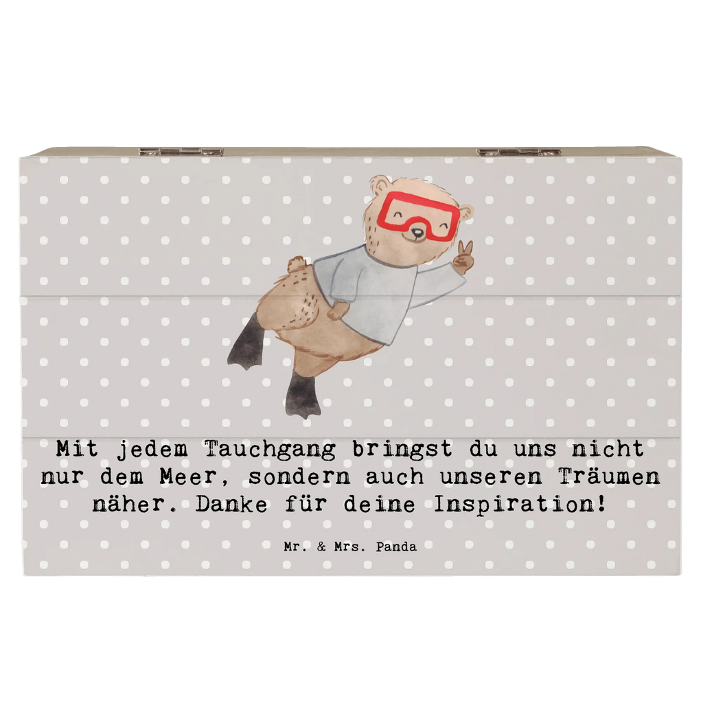 Wooden chest Mit jedem Tauchgang bringst du uns nicht nur dem Meer, sondern auch unseren Träumen näher. Danke für deine Inspiration! Erinnerungsbox, Holzkiste, Aufbewahrungsbox, Geschenkbox, Schatulle, XXL, Schatzkiste, Truhe, Erinnerungskiste, Geschenkdose, Dekokiste, Kiste, Geschenk, Sport, Sportart, Hobby, Schenken, Danke, Dankeschön, Auszeichnung, Gewinn, Sportler