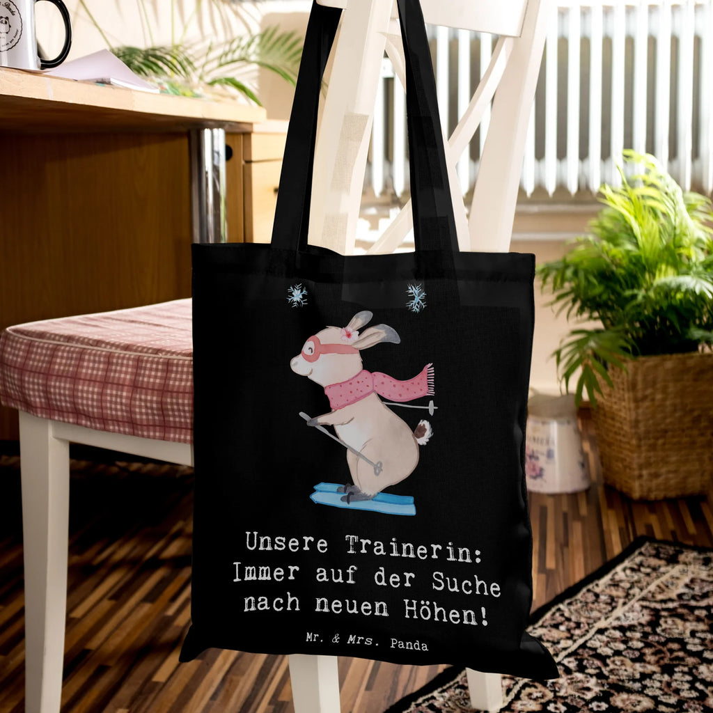 Tote bag Unsere Trainerin: Immer auf der Suche nach neuen Höhen! Laptoptasche, Shopper, Strandtasche, Jutebeutel, Tragetasche, Schultertasche, Beuteltasche, Jutetasche, Tasche, Stofftasche, Umhängetasche, Einkaufstüte, Beutel, Einkaufstasche, Stoffbeutel, Badetasche, Geschenk, Sport, Sportart, Hobby, Schenken, Danke, Dankeschön, Auszeichnung, Gewinn, Sportler