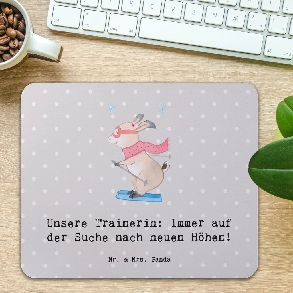 Mouse mat Unsere Trainerin: Immer auf der Suche nach neuen Höhen! Computer zubehör, Büroausstattung, Designer Mauspad, Einzigartiges Mauspad, Mauspad, Mausunterlage, Mauspad Büro, Mousepad, PC Zubehör, Arbeitszimmer, Geschenk, Sport, Sportart, Hobby, Schenken, Danke, Dankeschön, Auszeichnung, Gewinn, Sportler