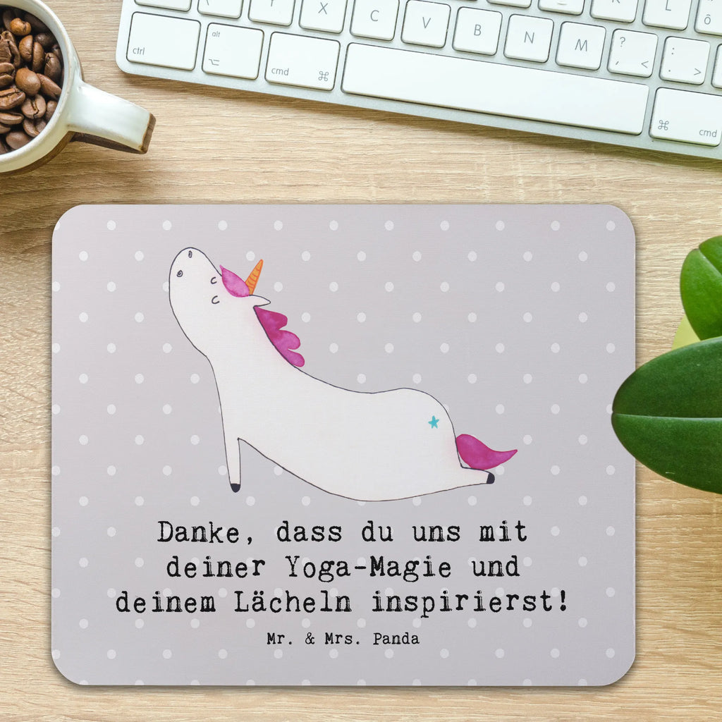Mouse mat Danke, dass du uns mit deiner Yoga-Magie und deinem Lächeln inspirierst! Mousepad, laptop mauspad, mausteppich, mousematte, mauspad laptop, computermatte, laptop mousepad, pc mauspad, Mausunterlage, computer mousepad, computer mauspad, Mausmatte, notebook mauspad, Mauspad, pc mausunterlage, pc mousepad, mauspad pc, Geschenk, Schenken, Sport, Sportart, Hobby, Danke, Dankeschön, Auszeichnung, Gewinn, Sportler